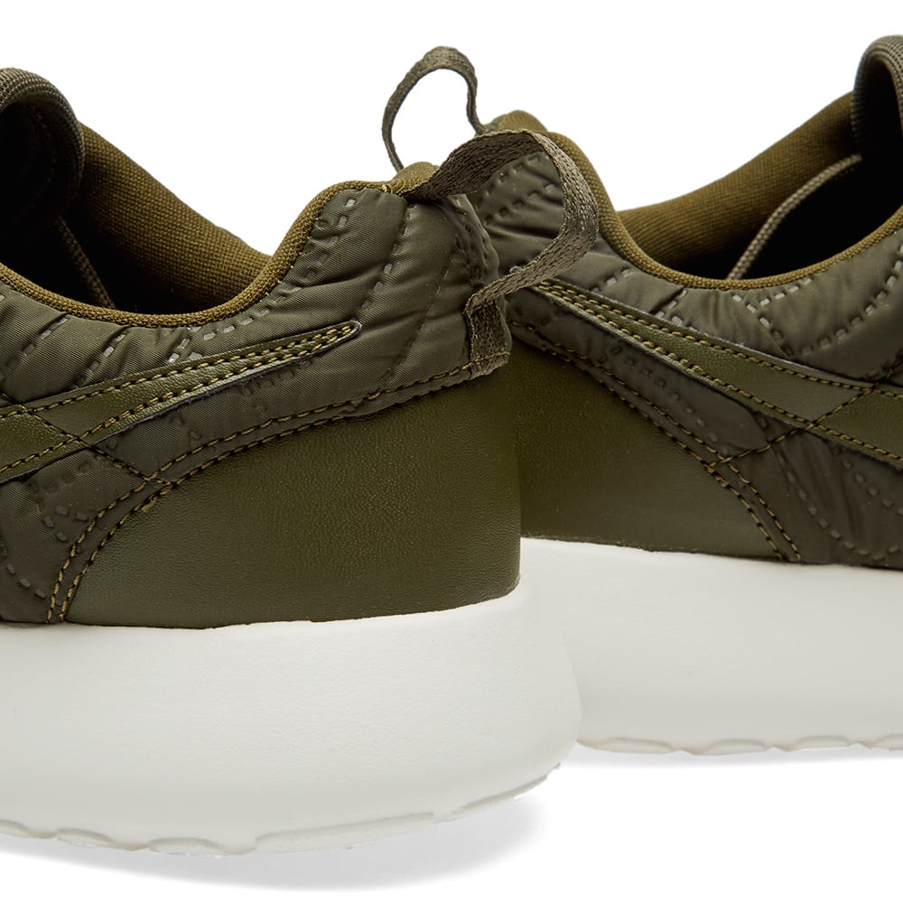 Nike W Roshe One Premium (Dark Loden & Ivory) Nike W Roshe One Premium (Dark Loden & Ivory)