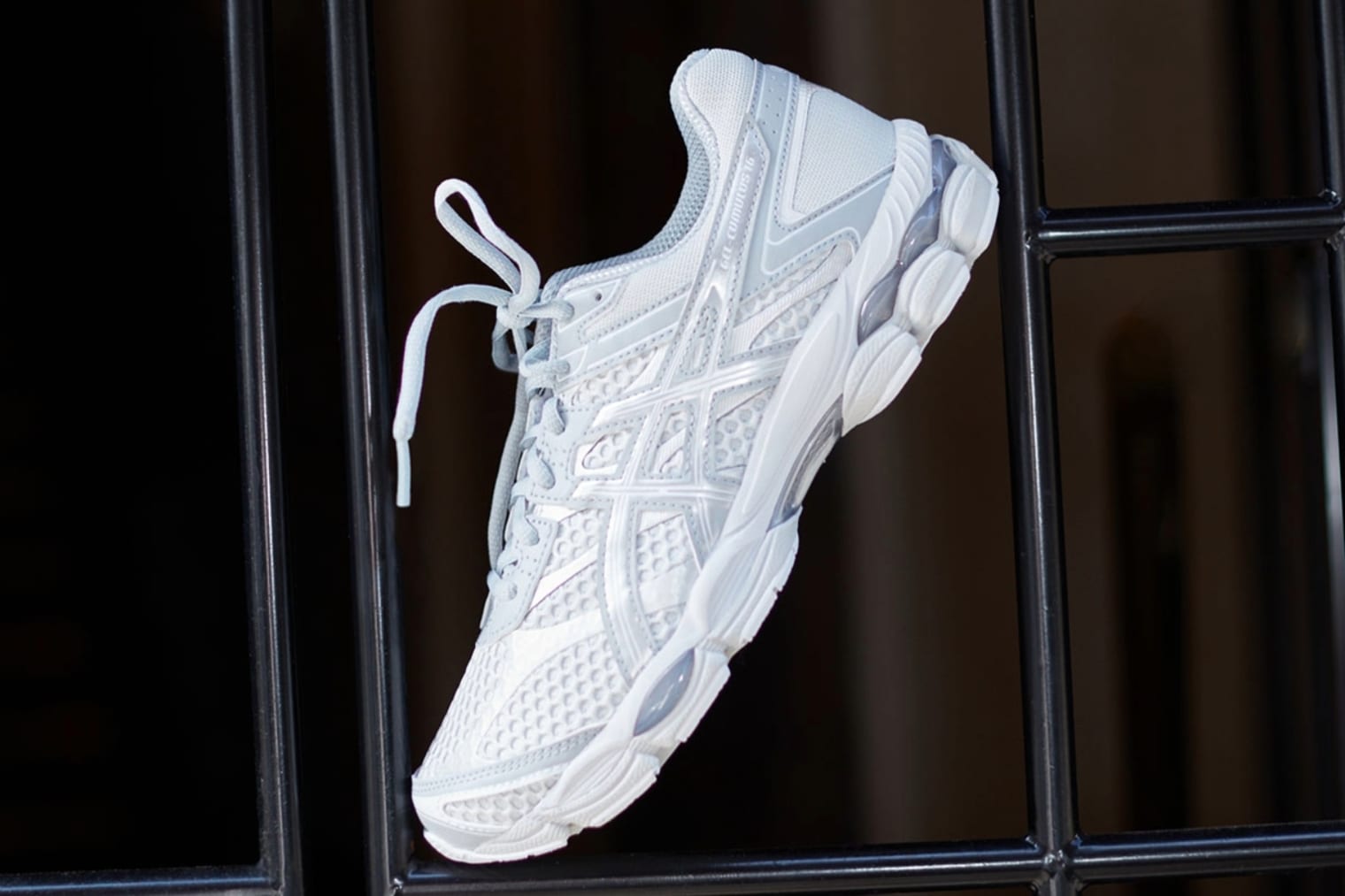 A still-life image of the ASICS GEL-Cumulus 16