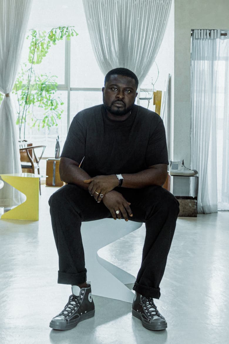 converse a cold wall on feet