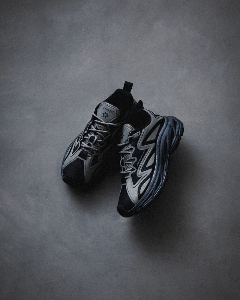 Anima sneakers in black