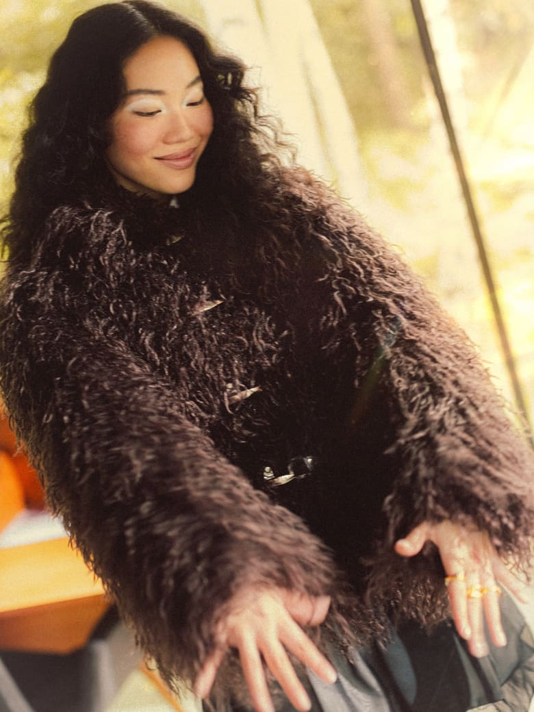 Peach Den Fatti Faux Fur coat in the colour chocolate.