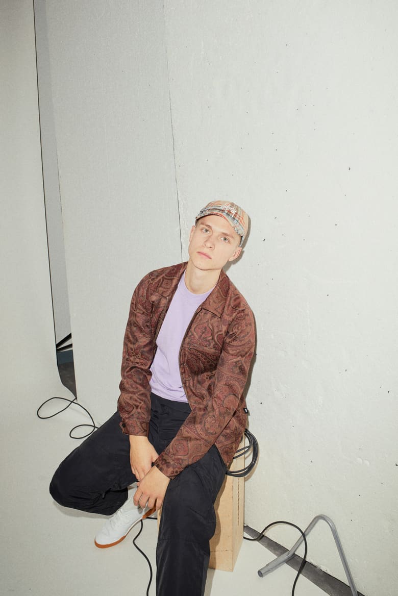 gallo 　再出品　STUSSY×Coleman ベンチ gallo 再出品 STUSSY×Coleman ベンチ STUSSY×Colemanコラボベンチ