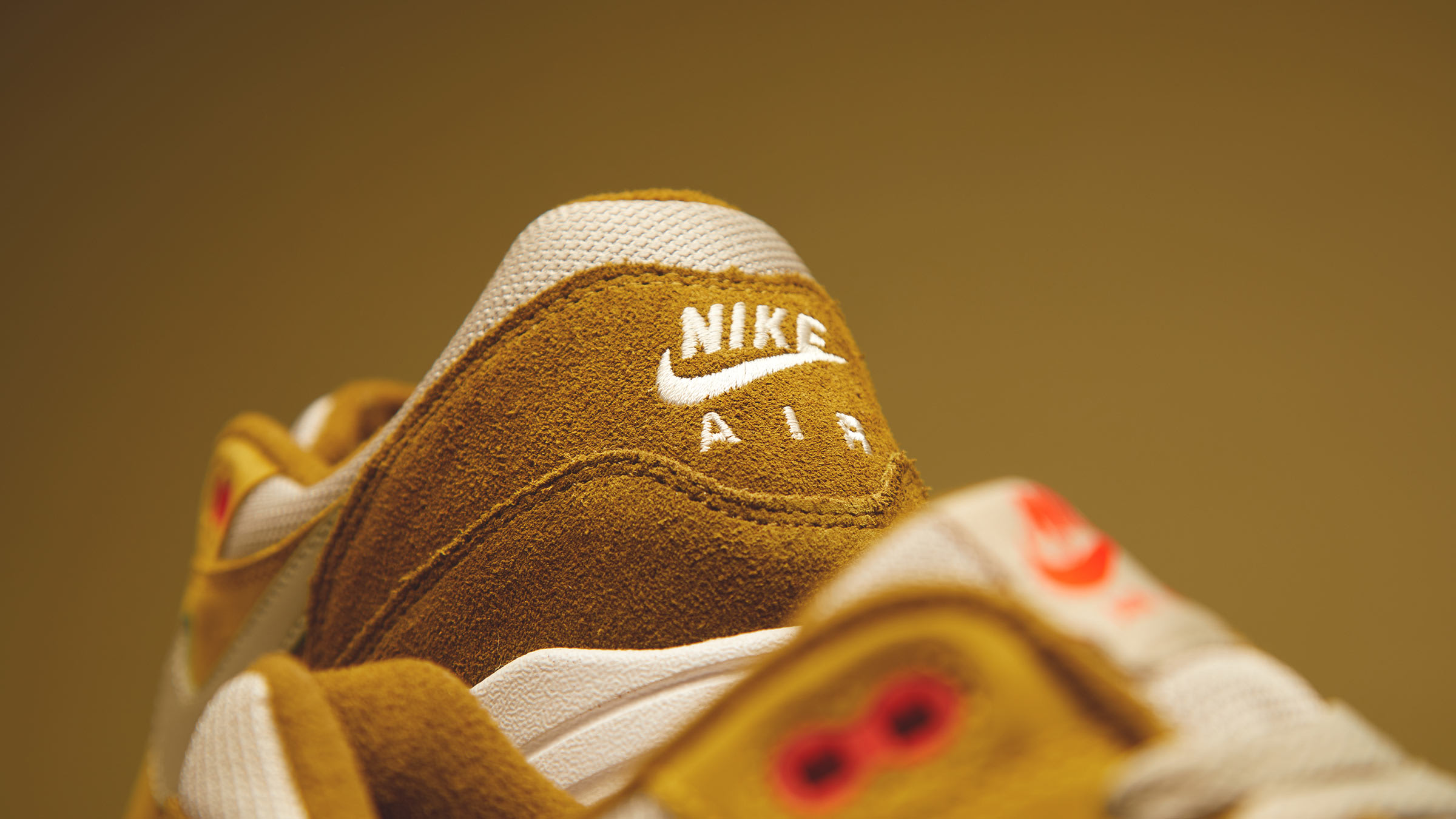 END. Features | Nike Air Max 1 'Curry' Pack Register Now END. Features | Nike Air Max 1 'Curry' Pack Register Now