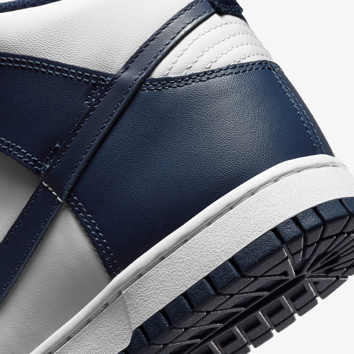 navy and silver nike dunks
