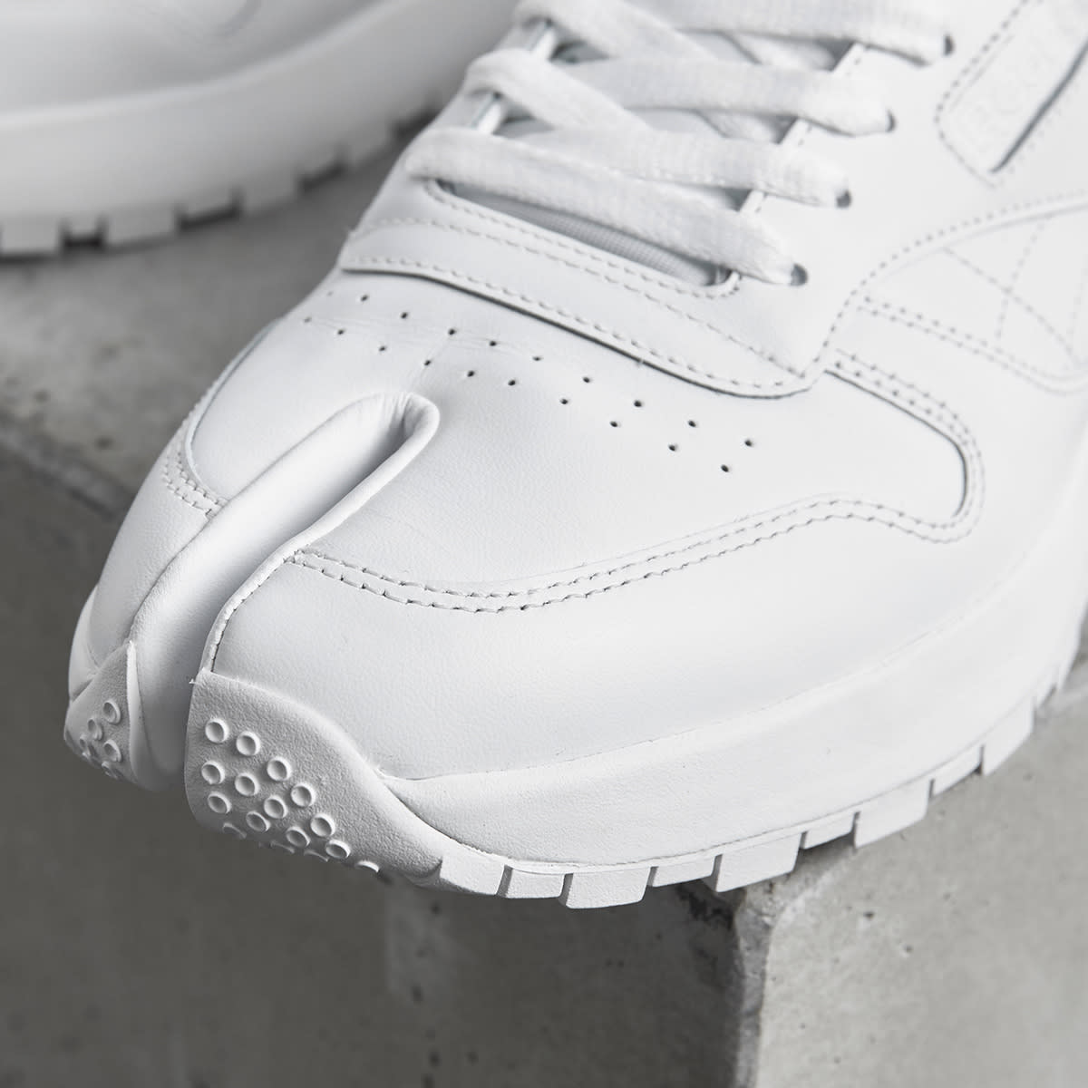 maison margiela x reebok project 0 classic leather tabi