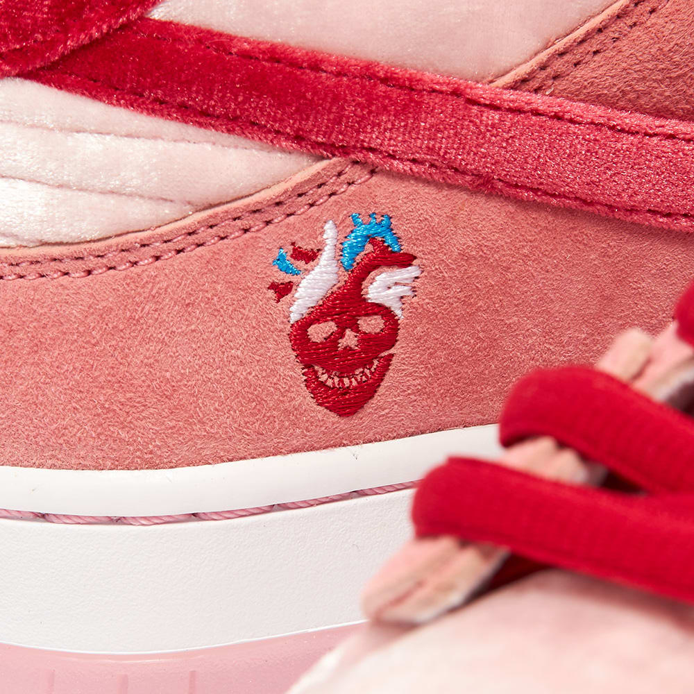 Nike SB x Strangelove Dunk Low Pro Bright Melon \u0026 Gym Red | END. (NL)