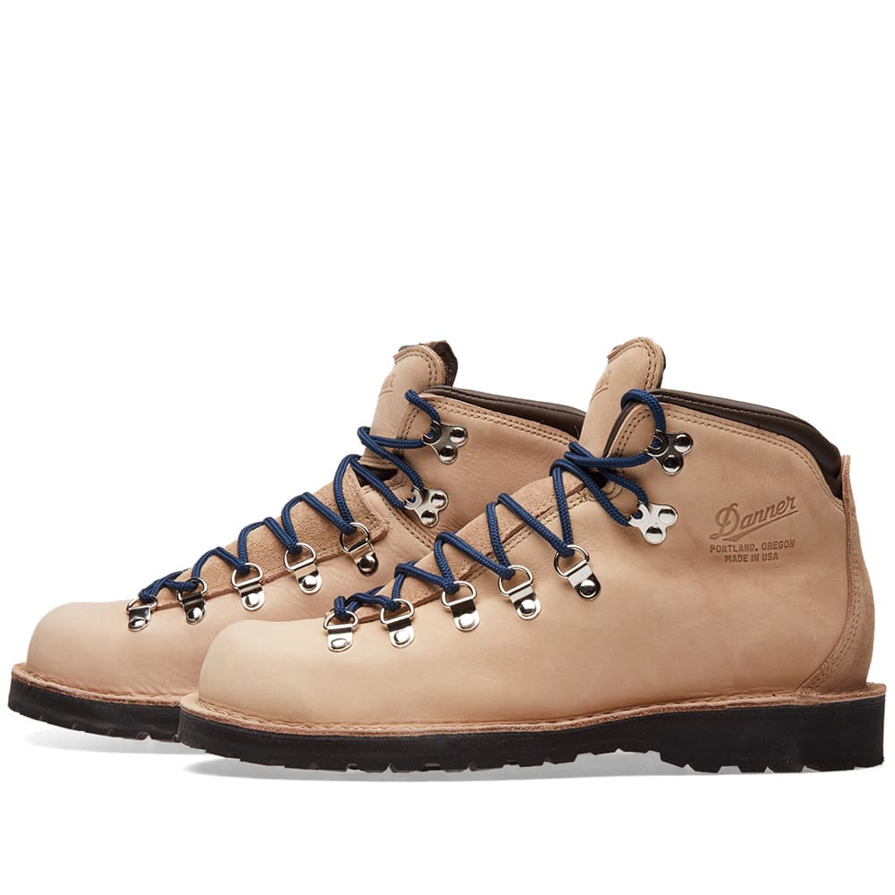 danner mountain pass hiking boots