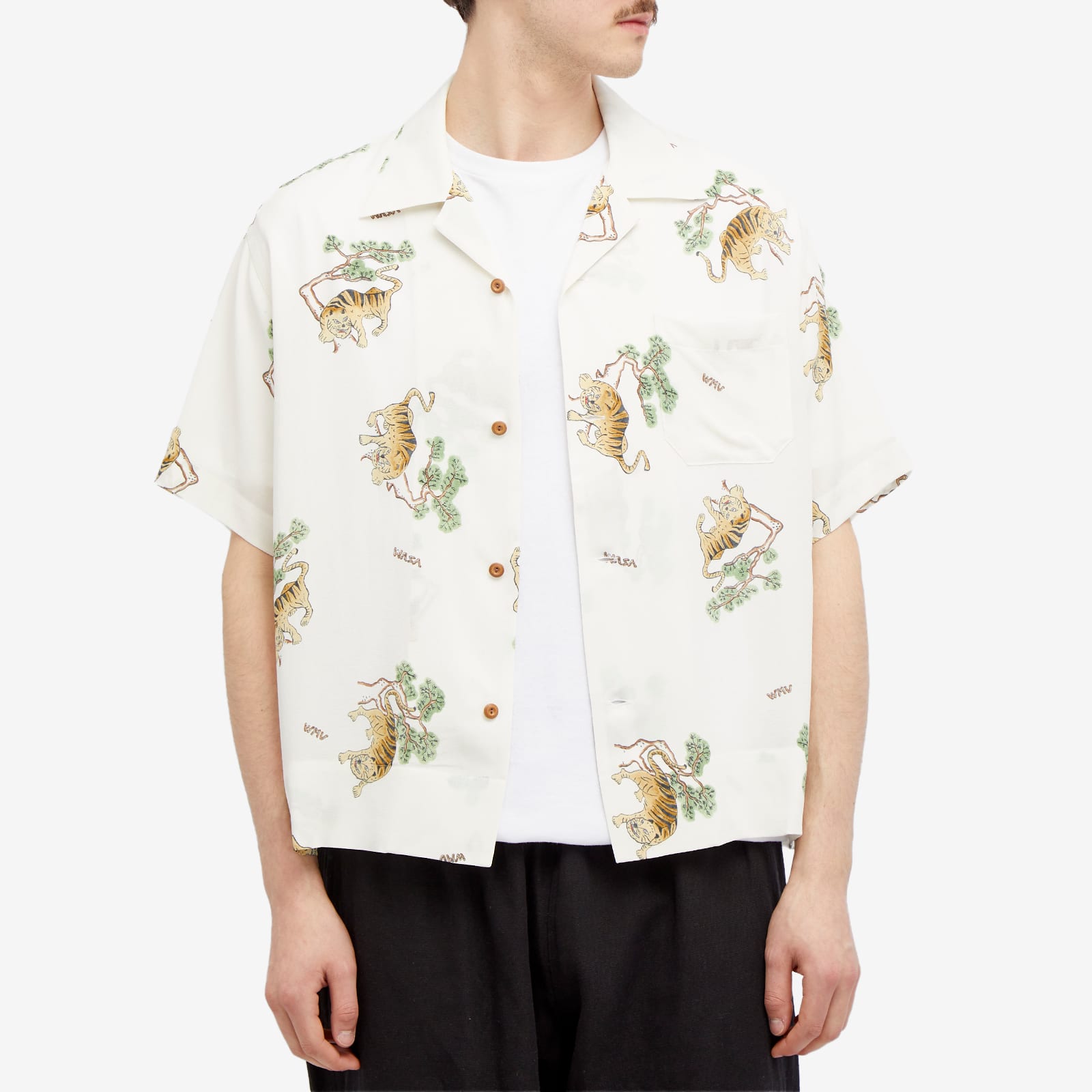 Tシャツ・カットソー VISVIM SS23 Printed rayon Copa shirt (0123105011019 WHITE) Visvim Copa Shirt | Neutrals | FARFETCH