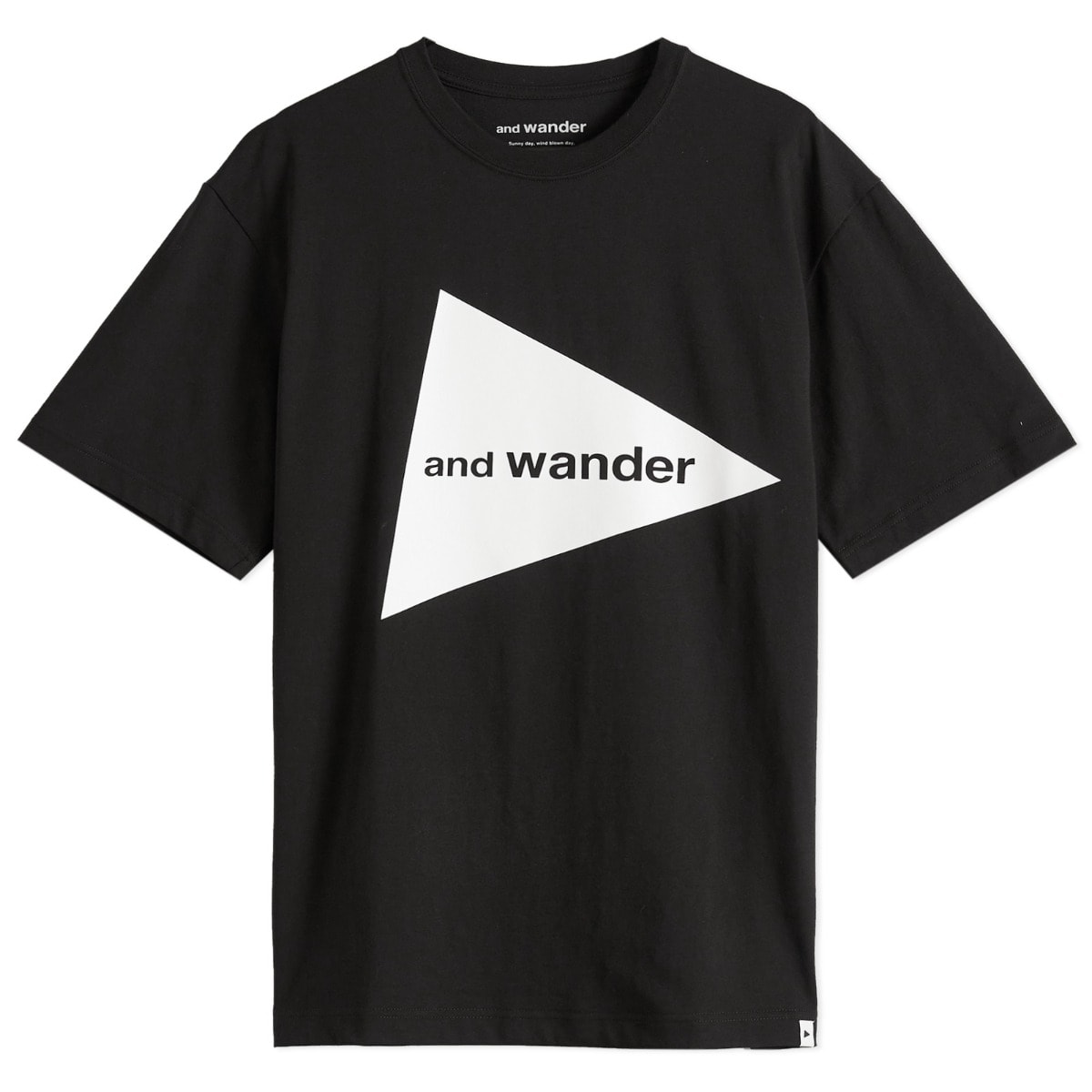 Tシャツ・カットソー AND WANDER SS25 (5745153020 010) and wander Big Logo T-Shirt Black | END. (US)
