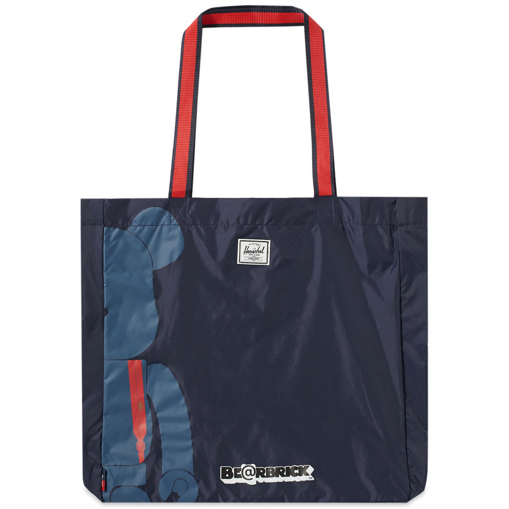 Taking Medicom’s Be@rbrick for a trip into the wilderness, Herschel supply the goods; packing this ripstop tote full of Canadian wanderlust. Pairing peacoat navy with a lightweight finish, the handy accessory celebrates the Medicom and Herschel archives; delivering the design with a backpack-wearing Be@rbrick across either side, putting the spotlight on Hershel’s bright red Heritage™ bag. The perfect accessory for all your travel needs, use the cross-continental tote in the Canadian landscapes or on the streets of Japan.

100% Polyester
Ripstop Fabric
Interior Slip Pocket
Woven Brand Patch
Be@rbrick Print
2 Carry Handles