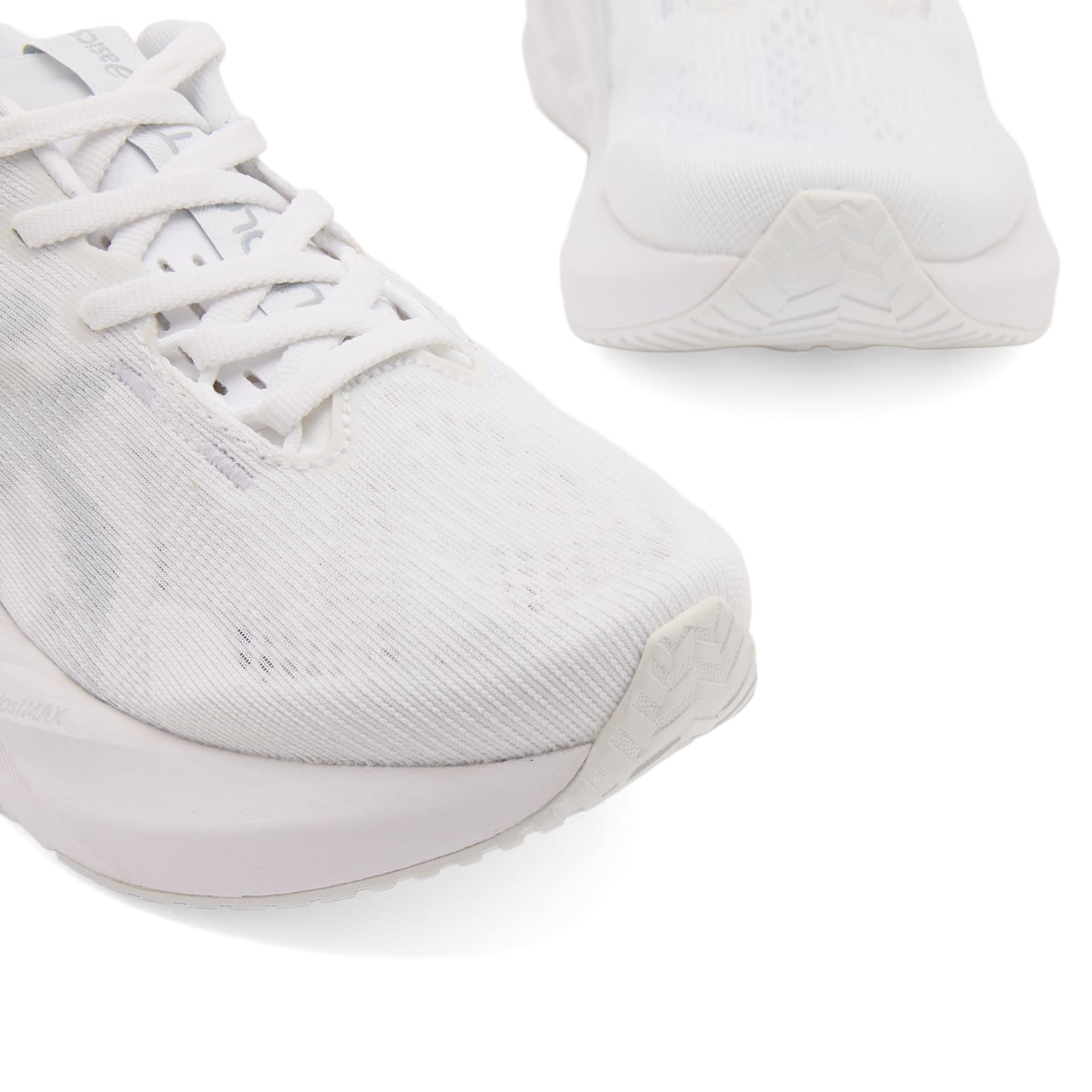 v125s白 Asics Novablast 5 Women's Running Shoes | 1012B765-100 | FOOTY.COM