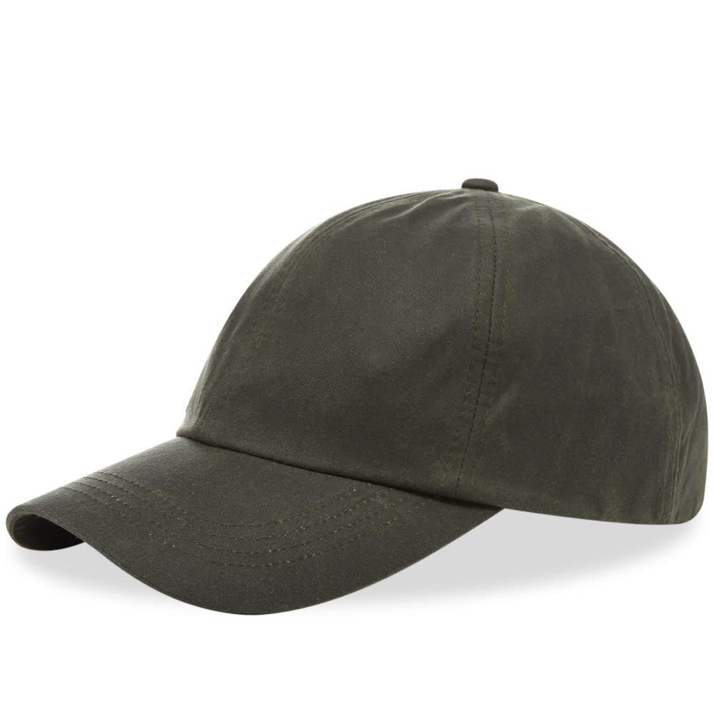 A typically Barbour take on a classic six panel construction, this sage green wax sports cap combines functionality with durability. Ideal for keeping out the elements, the coated cotton headgear style is completed with a cool curved brim and a traditional tartan lining. 
 
100% Cotton 
Waxed Fabric
Curved Brim
Embroidered Branding 
Tartan Lining 
Adjustable Back Tab
Style Code: MHA0005SG91