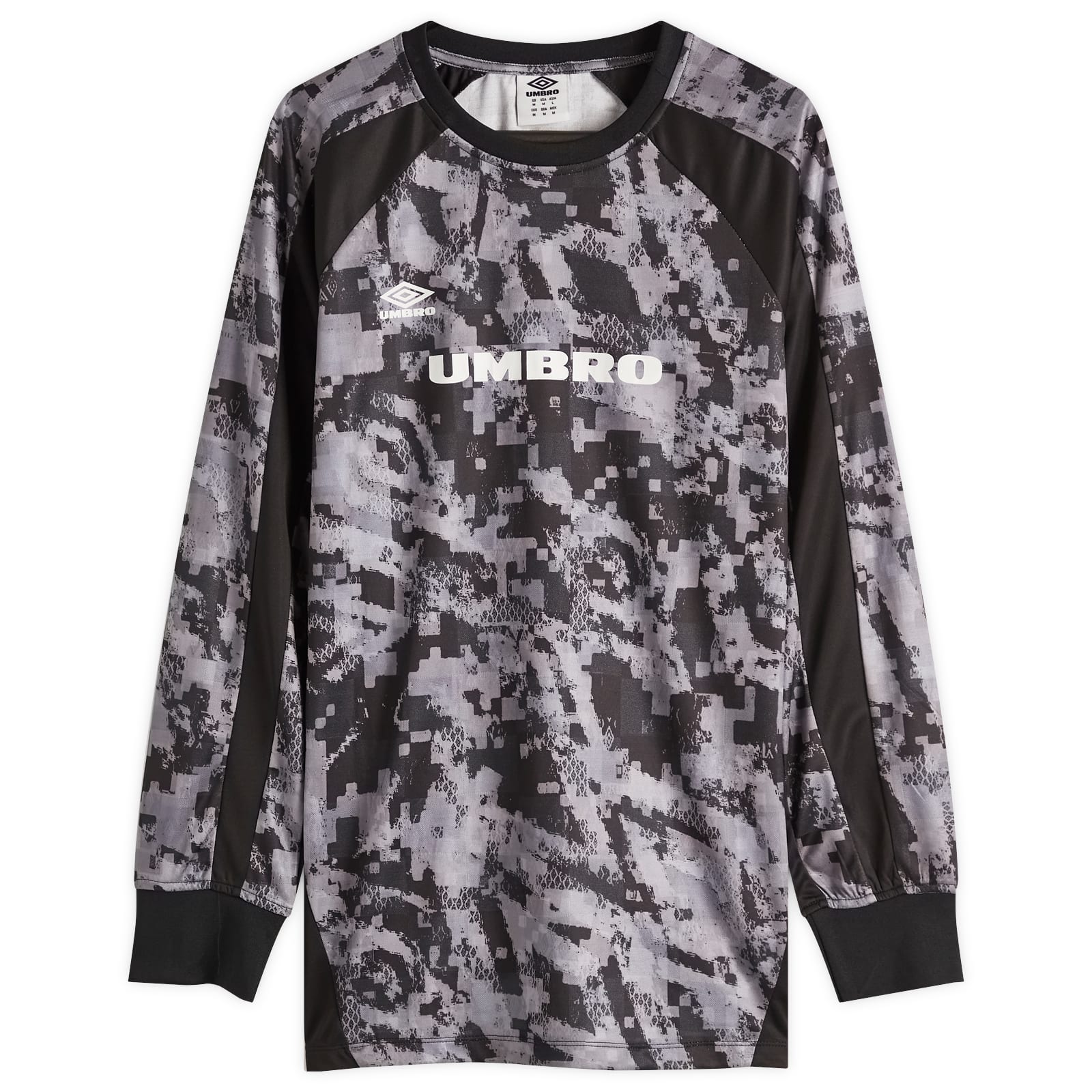 ★Umbro Taped Digi Long Sleeve Jersey 関税込★ Umbro Taped Digi Long Sleeve Jersey Black Camo | END. (US)