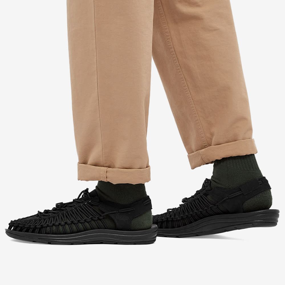 keen uneek black white