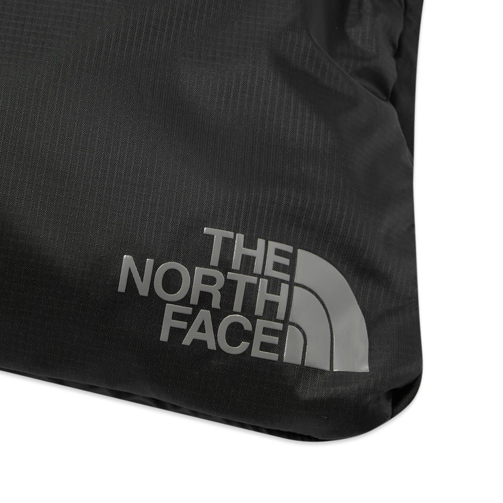 The North Face Flyweight Shoulder Bag Asphalt Grey & TNF Black END. (IT)