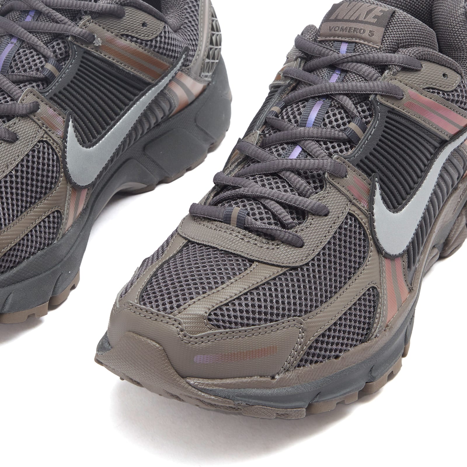 Nike Zoom Vomero 5 Y2K Sneaker Stone/Silver | HF5493-201 | FOOTY.COM