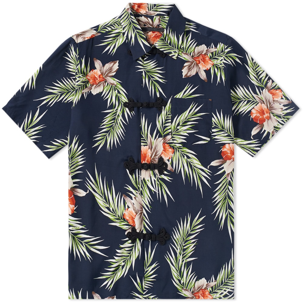 Dressed with a rich a botanical pattern throughout, this short sleeved ‘Kung-Fu’ shirt from SOPHNET. is cut from silky rayon this season. Secured with traditional decorative buttons, this collared piece is ideal for wear all summer long.

100% Rayon
Botanical Pattern
Button Closures