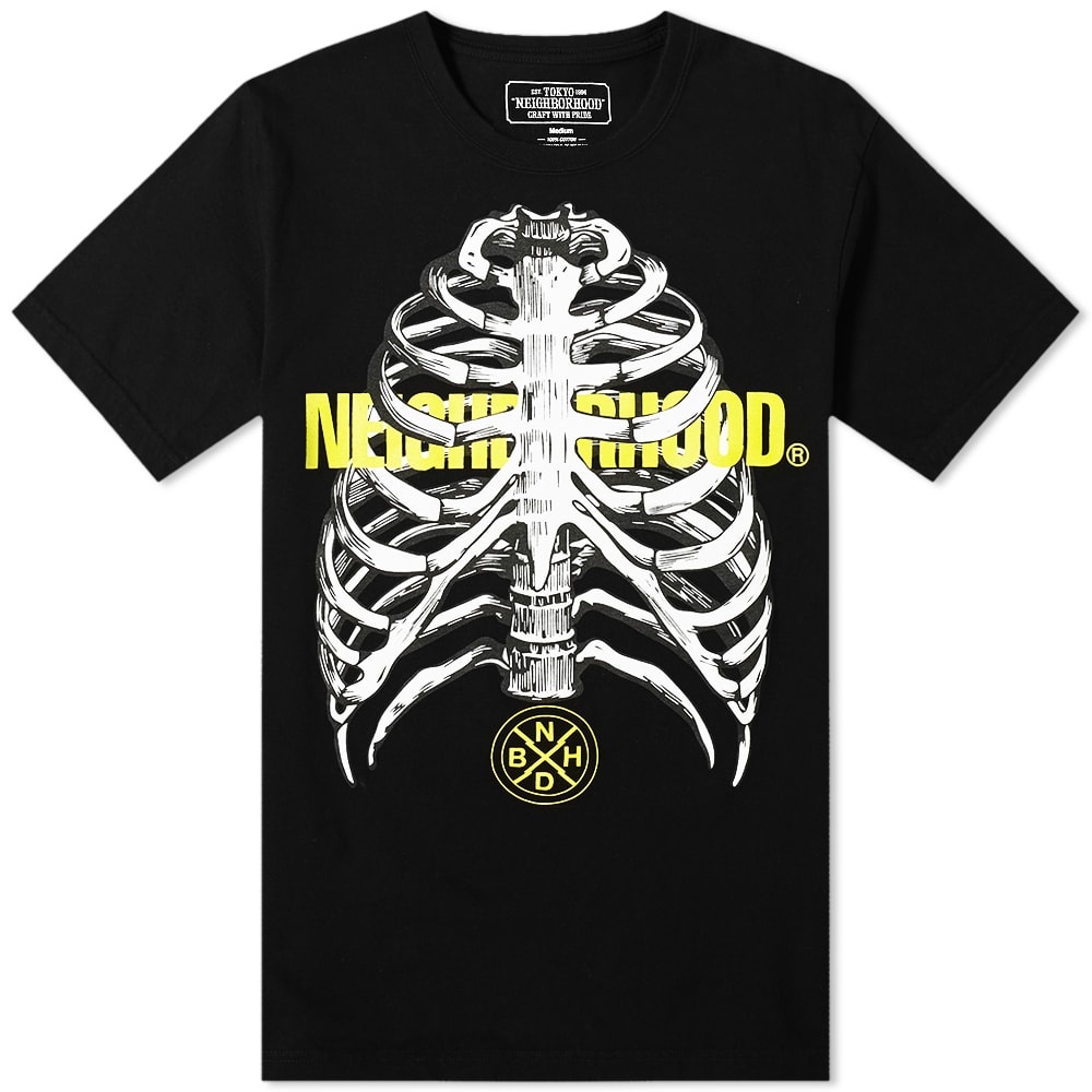 Taking your seasonal selection of tees back to the bare bones, Neighborhood deliver this black ‘Anatomy’ tee with a ribcage graphic emblazoned across its chest. Crafted from cotton jersey, the short sleeved style is stamped with bright yellow NBHD branding that will gift any look with a touch of street-savvy Japanese style.
 
100% Cotton
Ribbed Crewneck 
Printed Branding