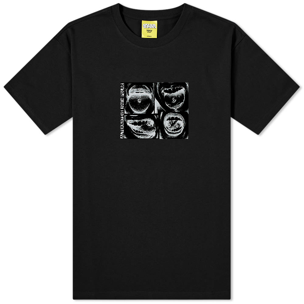 Uniquely designed, Polar Skate Co.’s Alternative Youth tee falls into the brand’s latest collaboration with artist and filmmaker Jack Greer, featuring negative photographs of mouths and tongue piercings. Developing his brand in 2016 and naming it after his miniature husky Iggy, Greer is well-known for his unorthodox approach to streetwear with the ability to render weird and wonderful ideas. 100% CottonRibbed CrewneckPrinted BrandingMade in Portugal