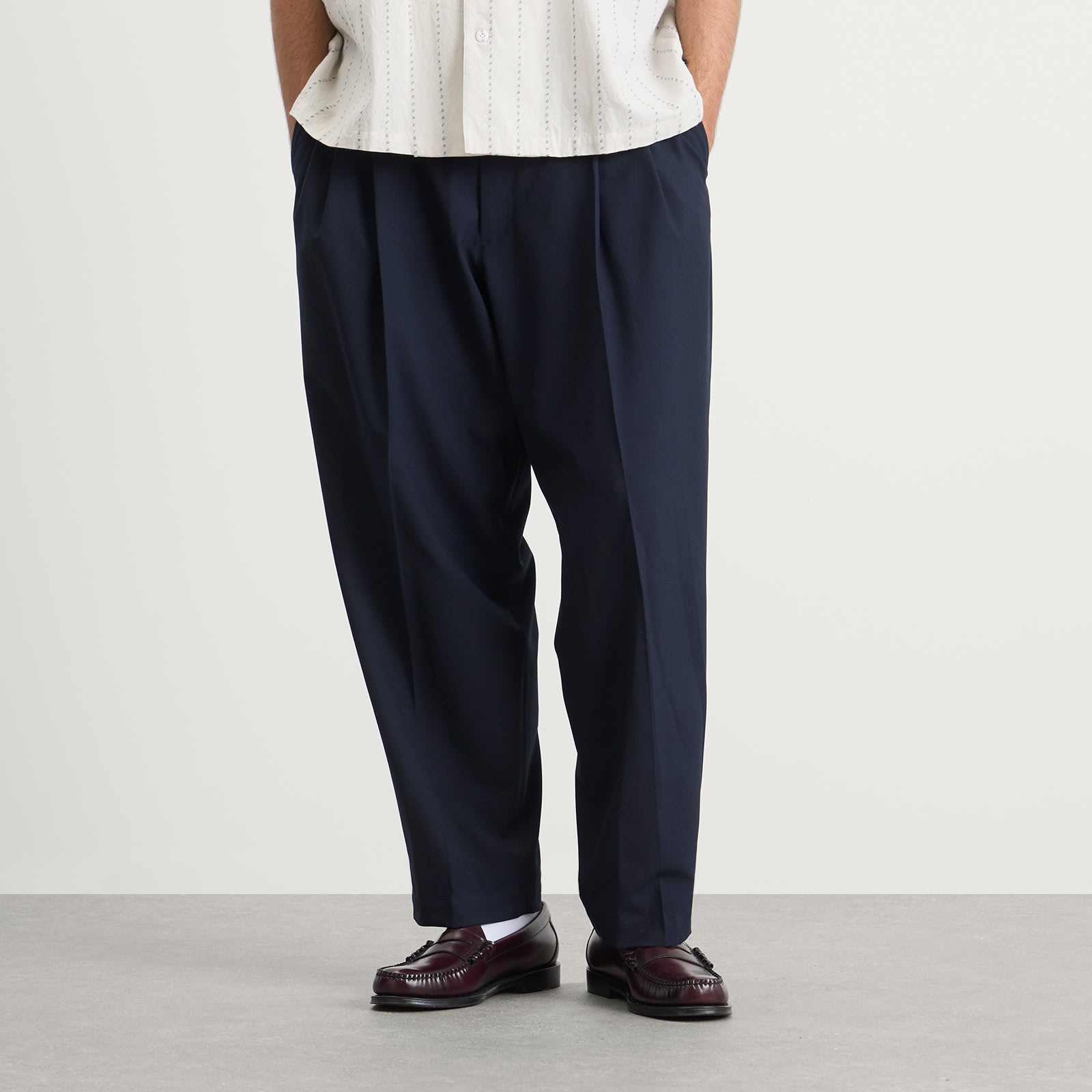 パンツ NEIGHBORHOOD TWO TUCK PANTS Neighborhood Men's Two Tuck Pants Navy - Curated Menswear