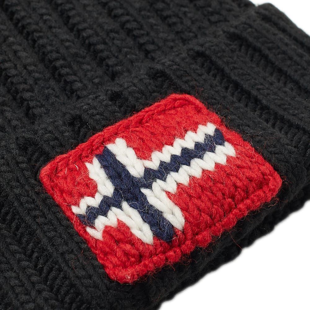 black napapijri hat