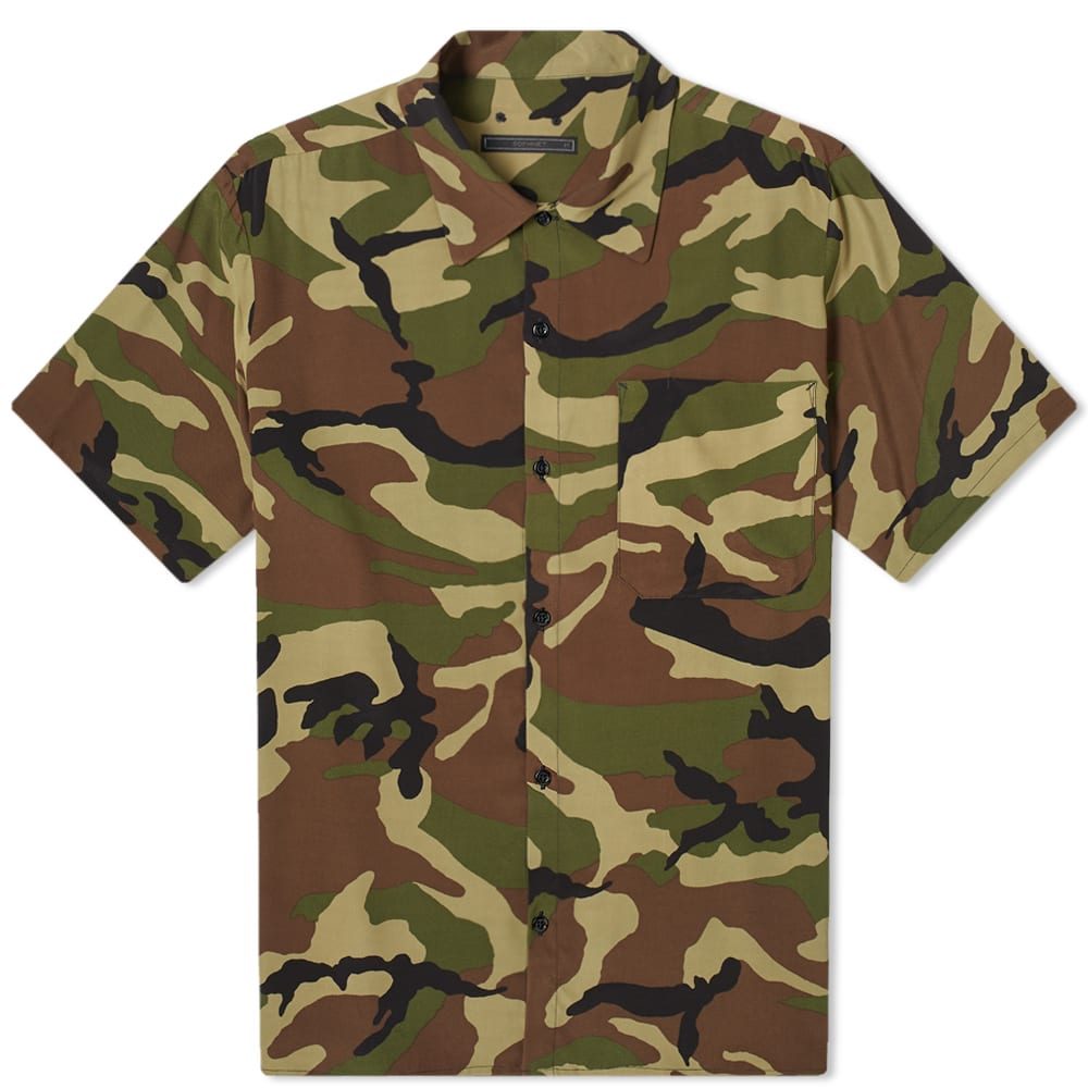 Hit several SS19 trends running with this vacation shirt from SOPHNET. It is crafted from lightweight green camouflage rayon in an oversized fit and is expertly tailored in Japan to ensure quality and longevity. The relaxed, casual shape, fashionable print and handy patch pocket mean that your holiday wardrobe won’t be complete without it.
100% Rayon
Oversized Fit
Camp Collar
Button Closure
Chest Patch Pocket
Straight Hem
Made in Japan