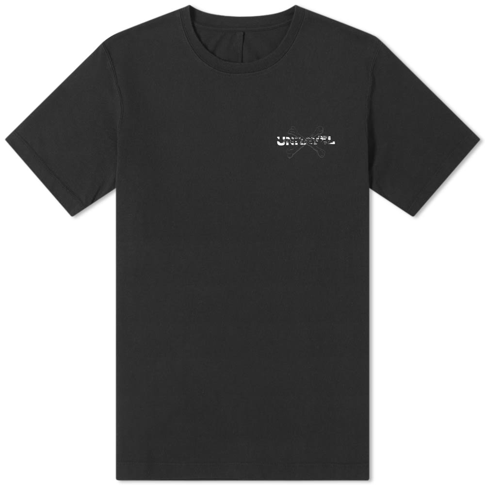 French designer Ben Taverniti crafts this tee by his Los Angeles-influenced label Unravel Project in Italy – and the outcome is a global, rock-inspired take on the classic black crewneck. Sleekly cut from pure cotton, it features a crossbones formation at the chest, topped with the Unravel name in scratchy text.

100% Cotton
Ribbed Crewneck
Woven Brand Patch
Printed Branding
Made in Italy