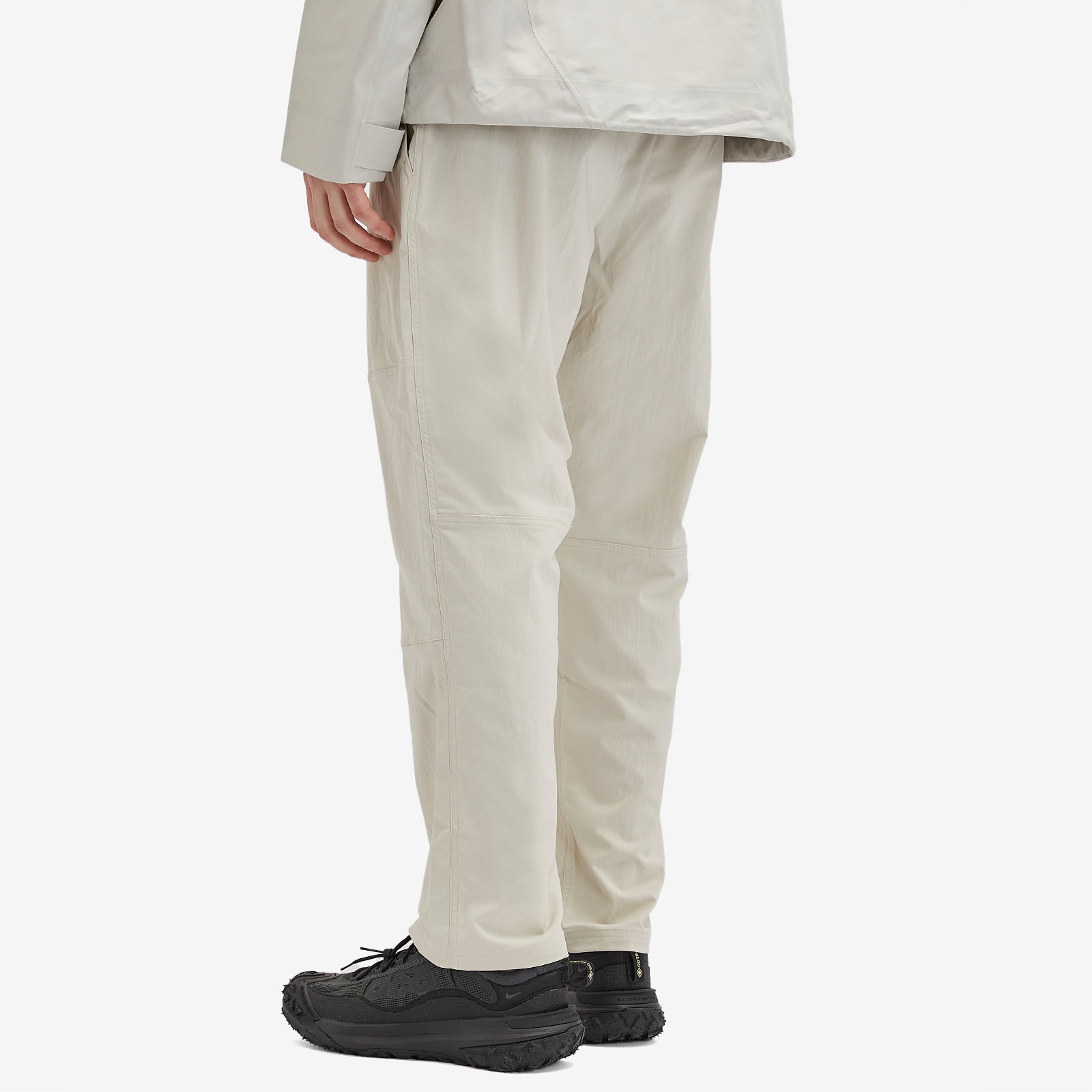 https://media.endclothing.com/media/catalog/product/1/0/10-12-24-LS_FN2450-104_7_1.jpg