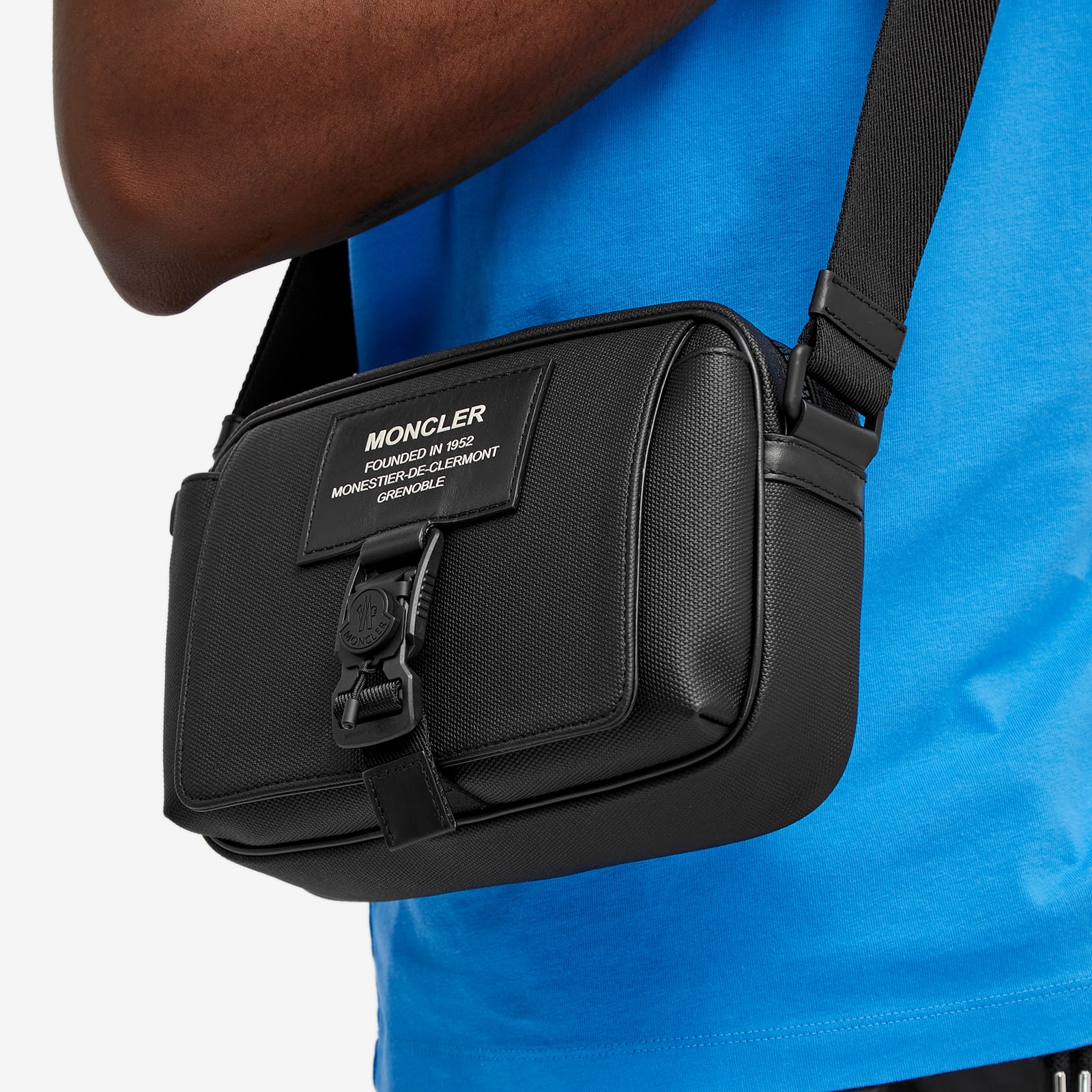 MONCLER NAKOA CROSS BODY BAG モンクレール Moncler | Nakoa Water-Repellent Crossbody Bag | Cross Body