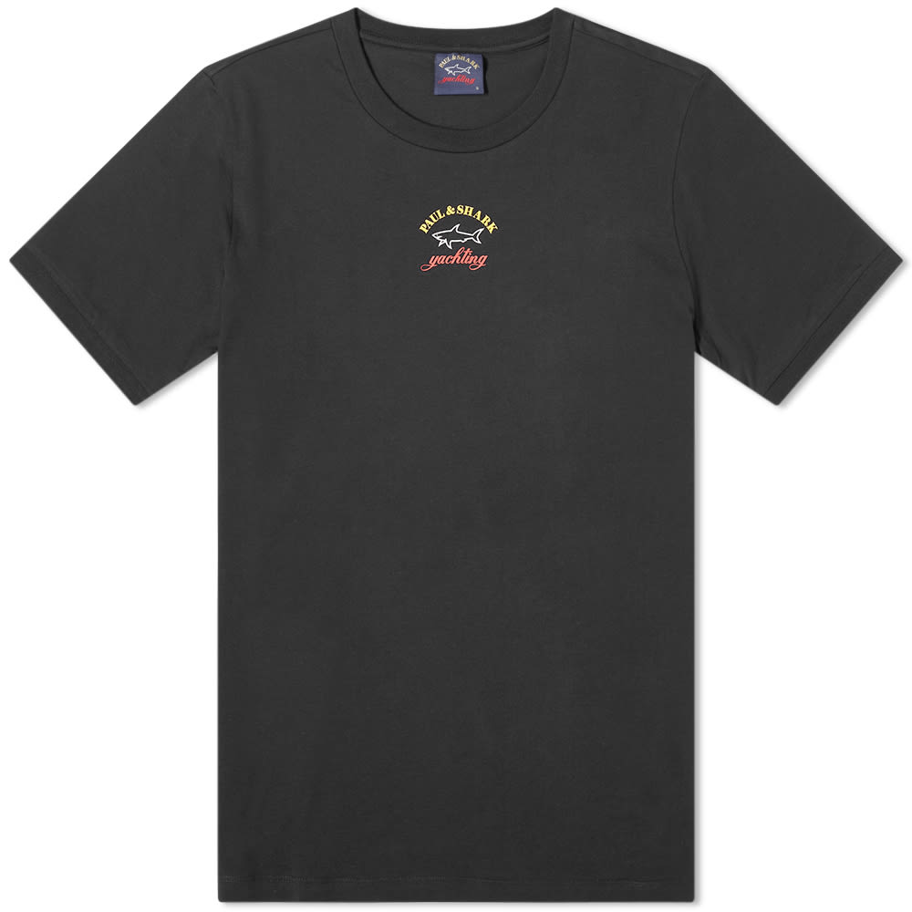 Subtly placed to the chest, Paul & Shark's yachting logo decorates the front of their classic logo tee. Sure to make the perfect base layer, it boasts a soft cotton build that promises to deliver all-day comfort with every wear. 

100% Cotton
Printed Branding
Ribbed Trims
