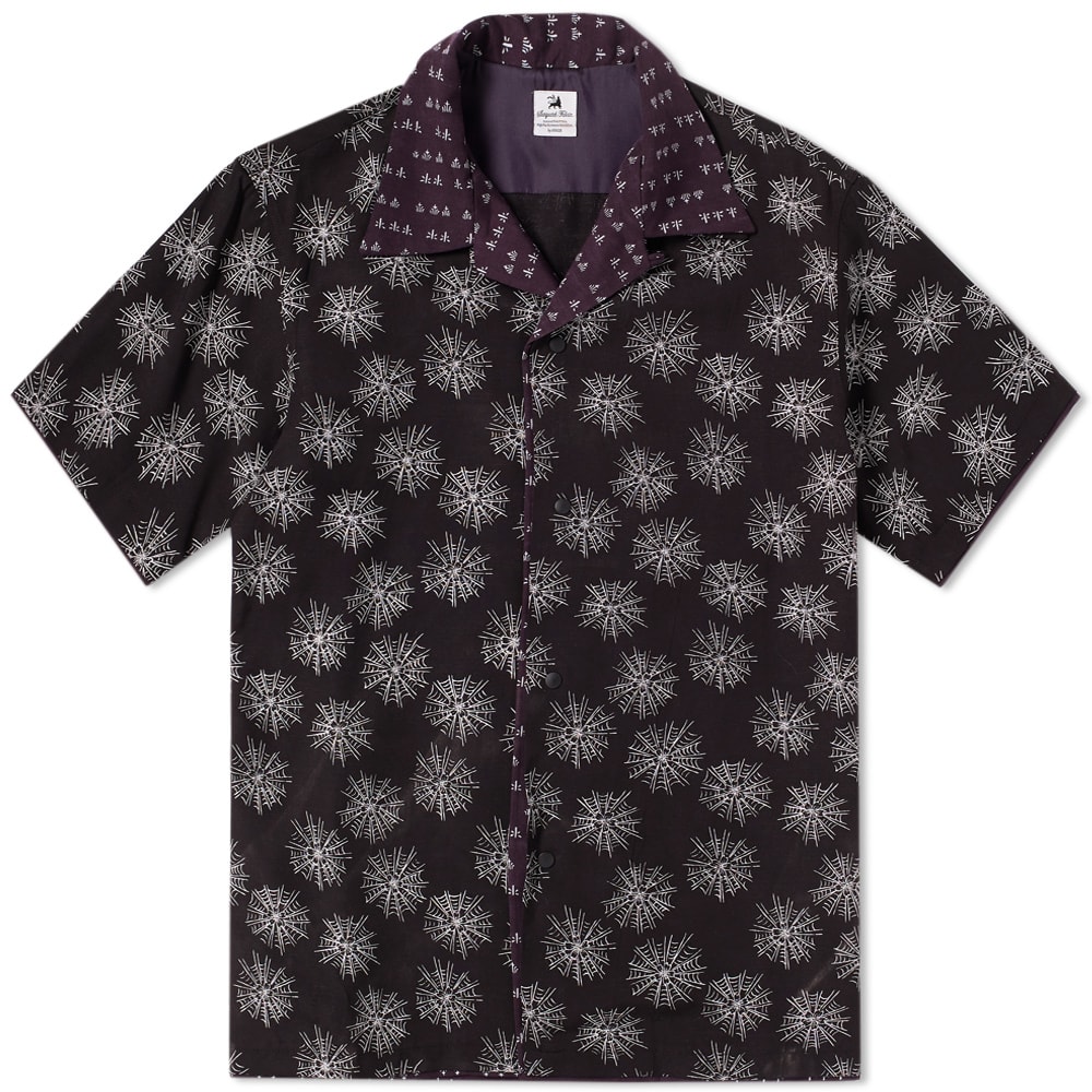 Defining the Sasquatchfabrix ‘Sensou’ shirt with a nod to retro skate styles and Japanese culture, the short sleeve style comes complete in a breezy linen blend, perfect for the warmer months. Adding contrast with underlaid trims across the collar, cuffs and hem, the relaxed shirt plays host to a camp style collar for vintage appeal, while the web-like floral design sits all over as an example of this label’s avant-garde edge.

50% Lyocell, 40% Rayon, 10% Linen
Lined Trims
Camp Collar
Press Stud Collar
Made in Japan