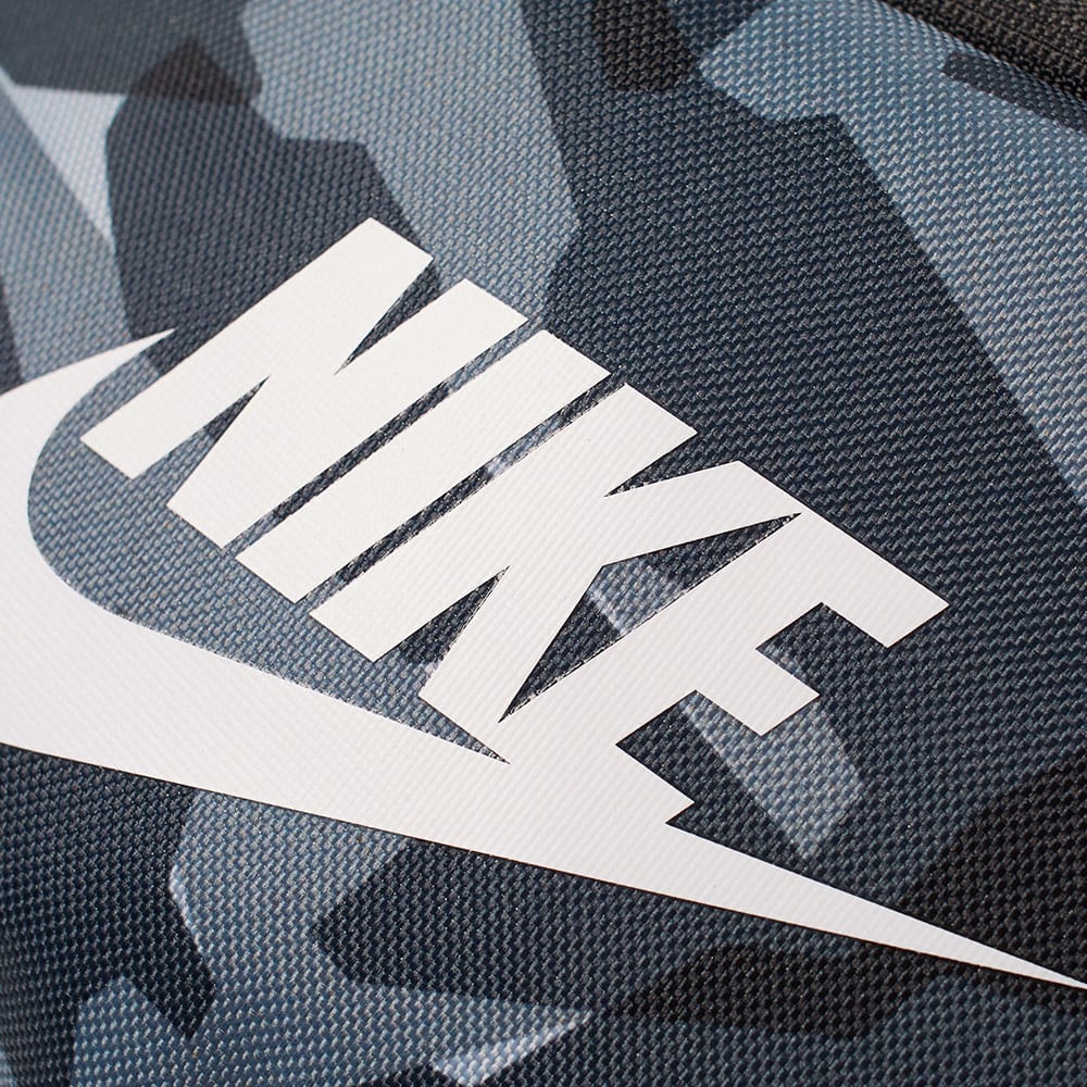nike heritage graphic hip pack