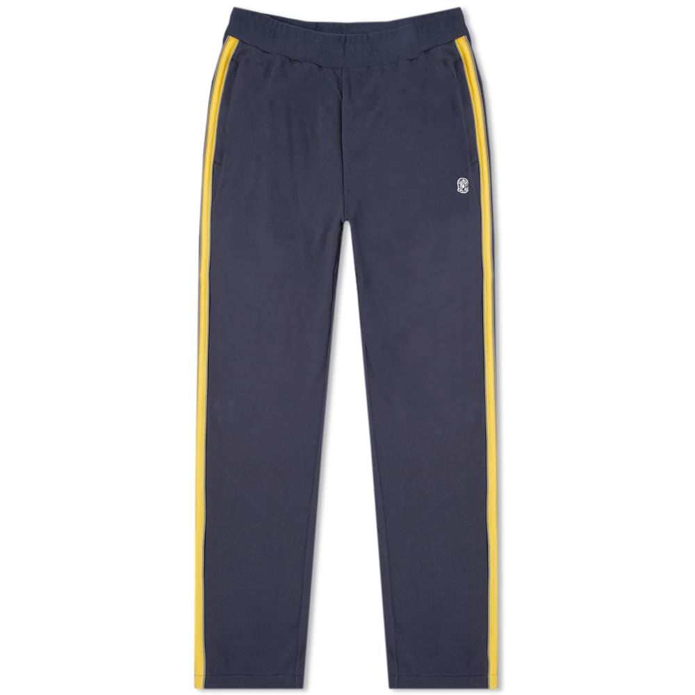 Named after the site on the Moon where, in July 1969, humans landed and walked on another celestial body for the first time, these Tranquility Base sweat pants are delivered as part of Billionaire Boys Club’s latest casual collection. Inspired by space exploration, the navy blue pair are taped with touches of yellow and flashy 3M; while an astronaut appliqué sits proudly at one thigh. 
 
100% Cotton 
Loopback Jersey 
Elasticated Drawstring Waist 
Taped Outseams 
3M Detailing
2 Side Entry Pockets 
Astronaut Appliqué
Embroidered Branding 
Back Zip Pocket