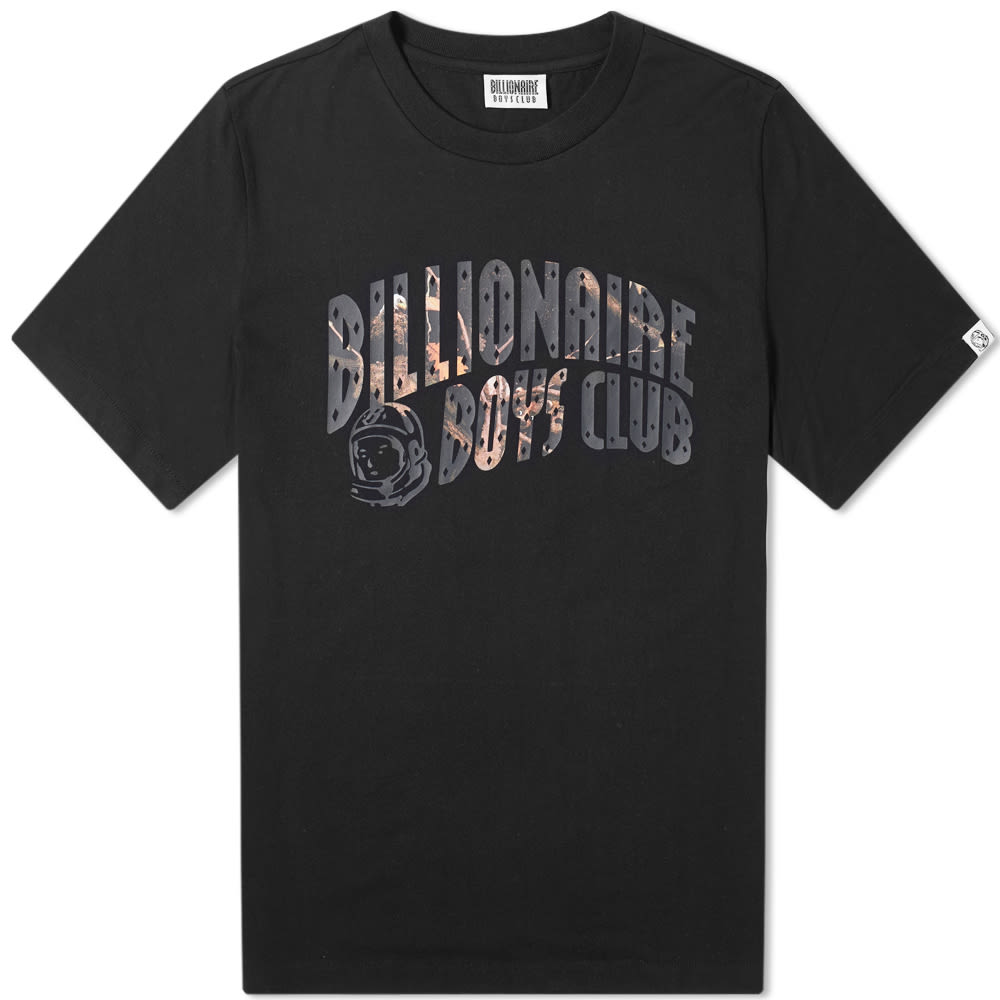 Printed with bold Billionaire Boys Club branding, this short sleeved tee is an all-cotton style that’s delivered with a covert touch of camouflage integrated into its comfortable jersey construction. Infused with woodland graphics, the crew neck base layer is signed off with the label’s signature astronaut tab to one sleeve.
 
100% Cotton
Ribbed Crewneck
Woven Brand Tab