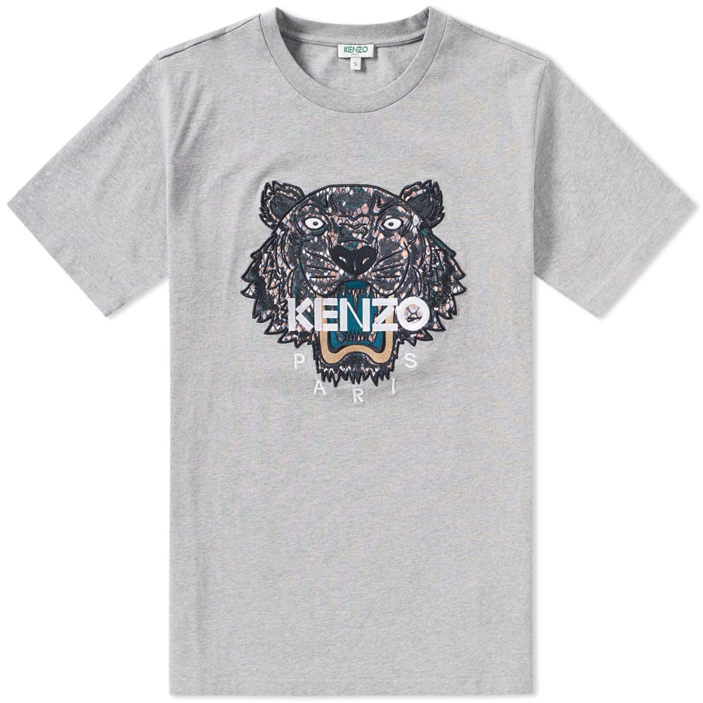Taking on streetwear staples and reworking them with their own uniquely Parisian approach, Kenzo kit out a premium crew neck tee with one of their collection-spanning motifs. An integral element of the label’s DNA, the tiger is prominent in a variety of collection-spanning guises and featured here with a silk print to the head.

100% Cotton
Ribbed Crew Neck
High Quality Chest Graphic