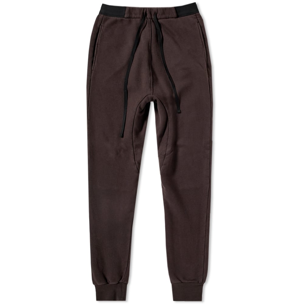 Dressed in an earthy dark brown shade, Ben Taverniti’s Unravel Project offer up a distinctive sportswear silhouette. Constructed from pure cotton, the low rise sweat pants are embellished with a woven brand patch and branded tassels at the knee. Finished with ribbed cuffs for a comfortable fit, an elasticated drawstring waist completes the look.  

100% Cotton
Elasticated Drawstring Waist
2 Side Entry Pockets
Woven Brand Patch
Branded Tassels
Ribbed Cuffs