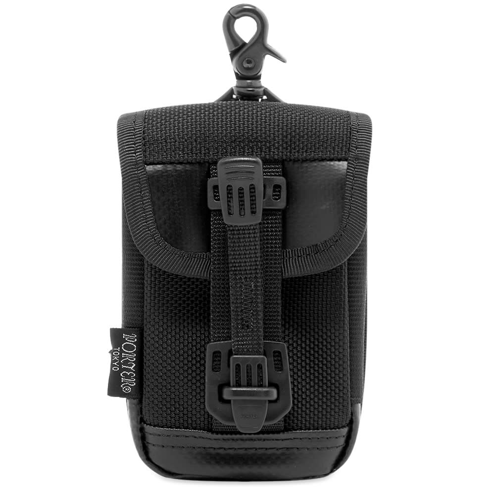 Whether clipped onto your belt of bag, this Porter-Yoshida & Co. pouch will bring a functional touch to any look. Highly durable, the Japanese-made accessory boasts a nylon construction secured by a clasp closure. Complete with a lobster clasp and Velcro fastening to the back, attach this small essential with ease.  
 
Nylon Construction 
Clasp Closure 
Lobster Clasp 
Woven Brand Tab 
Made in Japan