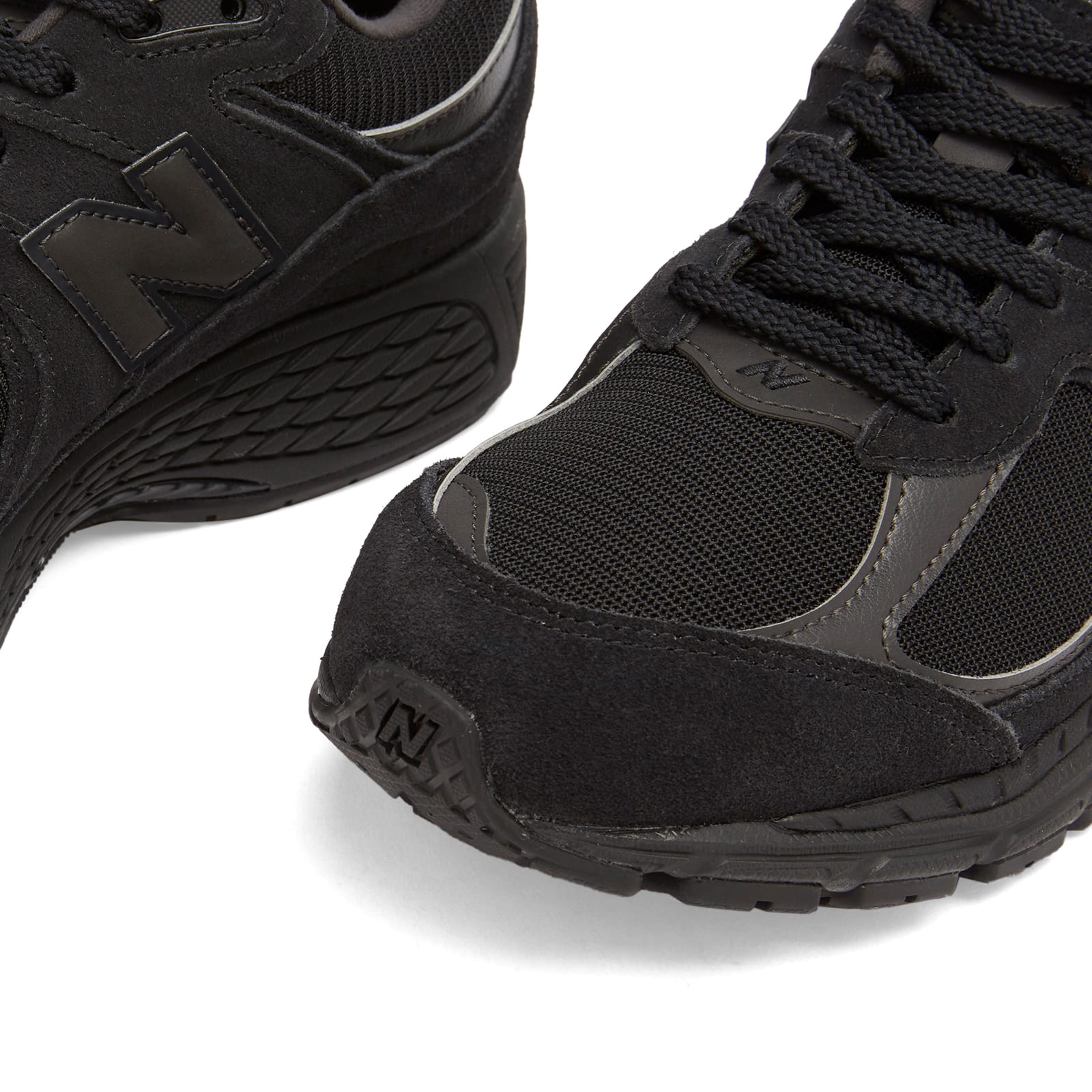 New Balance U2002RBL Sneaker Black - Curated Menswear