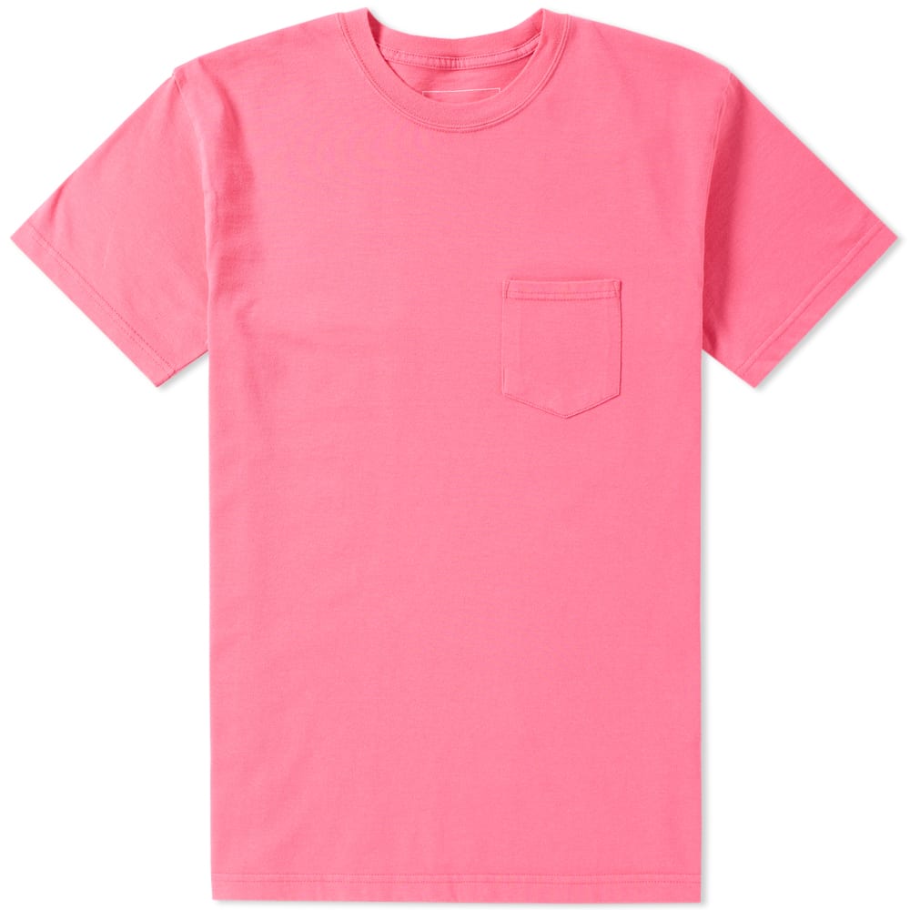 A tee that exemplifies their best and boldest collection to date, SOPHNET. add a bright pink hue to this cotton t-shirt. Made in Japan, the free from embellishment design will become an indispensable part of your wardrobe this summer with its vibrant style. Pair it with their star and stripes emblazoned sweats and jackets for the signature SOPHNET. look.

100% Cotton
Chest Pocket
Crewneck
Made in Japan