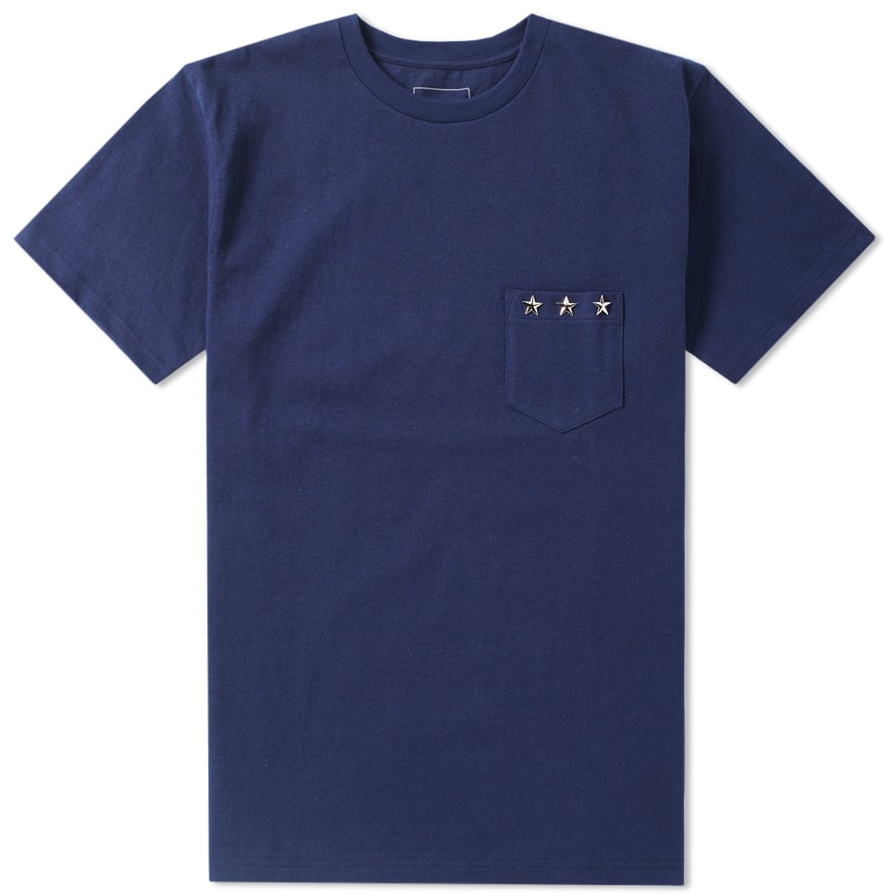 SOPHNET.’s appreciation for all thing Americana is evident in this star studded tee. Updating a basic, the mid-weight cotton is decorated with three silver stars at the chest pocket; adding a touch of character to a garment that is usually left free from embellishment.

100% Cotton
Patch Chest Pocket
3 Star Studs
Crewneck