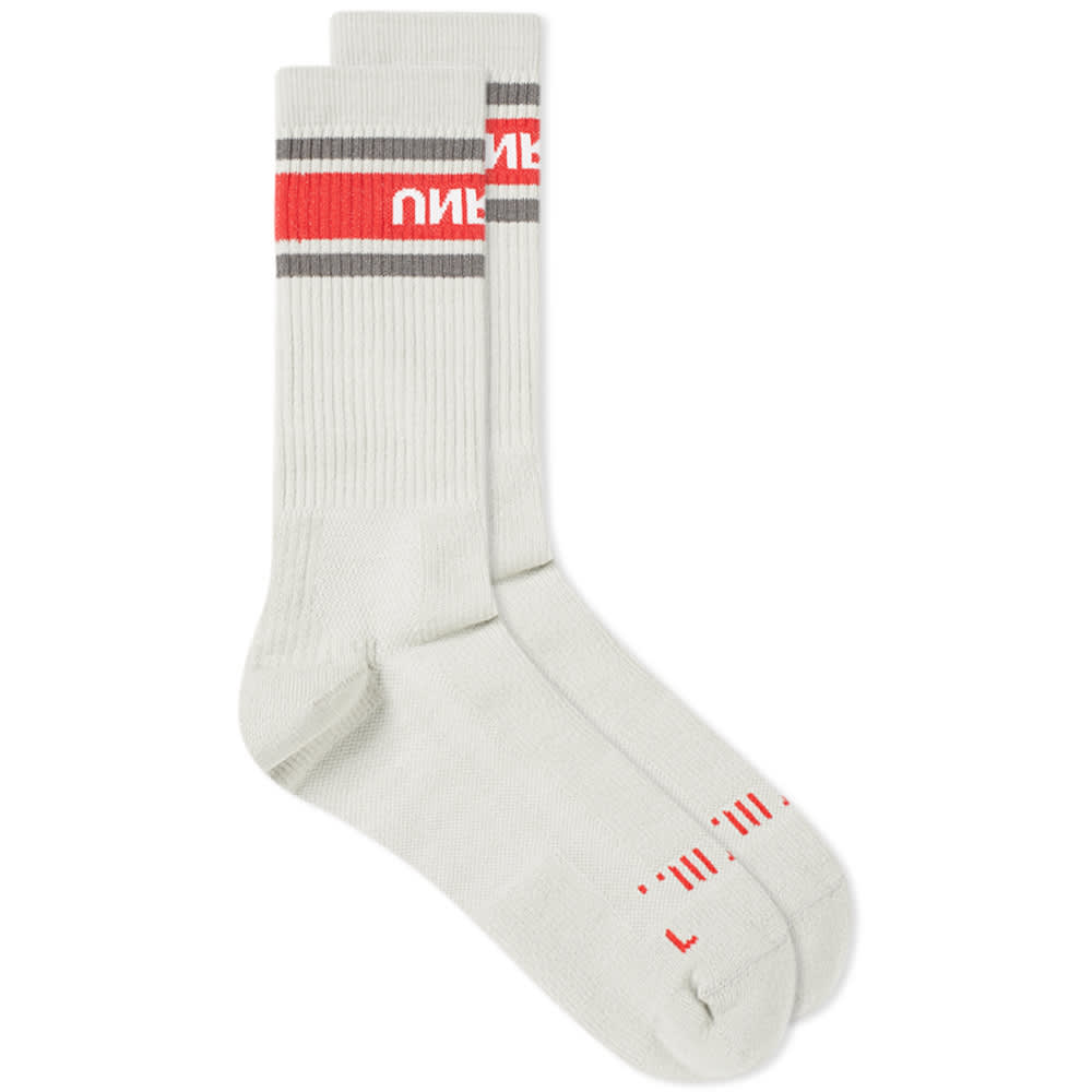 LA street style gets an update from Unravel Project this season. Perfect for your casual skatewear, this sports sock features a stretch cotton construction that’s enhanced in both style and structure with a ribbed knit. Adding a pop of athletic colour to the design, Taverniti delivers this pair with rich red and grey stripes across the cuffs, while Unravel branding lands within.

Cotton Blend
Ribbed Knit
Striped Cuffs
Engineered Branding