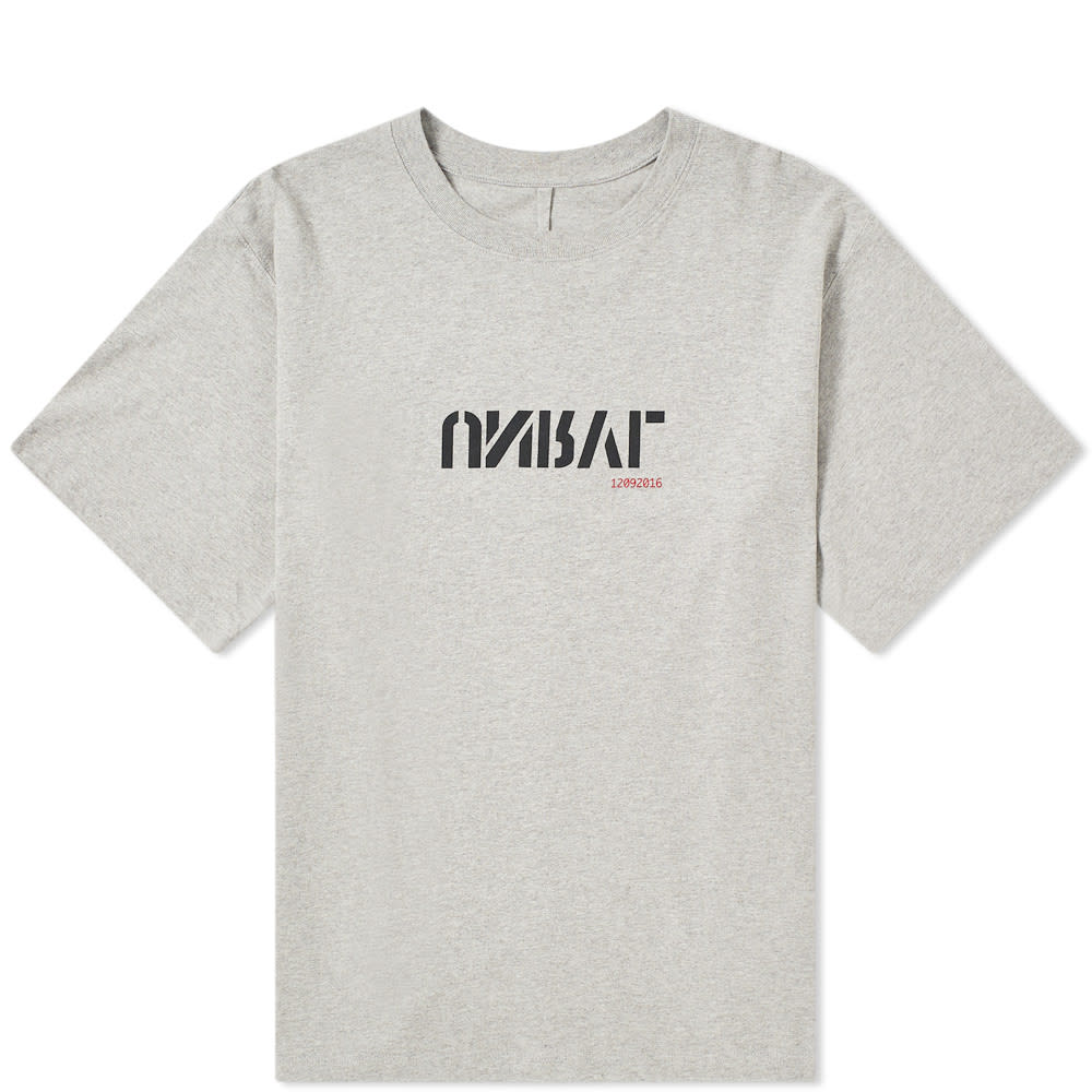 Oversized style that’s ready to hit the streets, Unravel Project deliver this ‘UNRVL’-branded tee with a military-spec stamp that’s printed proudly across its soft cotton jersey construction. Continuing to reinvent classic silhouettes, Taverniti fits this version with a drawstring hem; bringing volume and a modern touch to the relaxed tee, while its Italian construction guarantees quality and comfort at all times.

100% Cotton
Ribbed Crewneck
Printed Branding
Woven Brand Patch
Drawstring Hem
Made in Italy