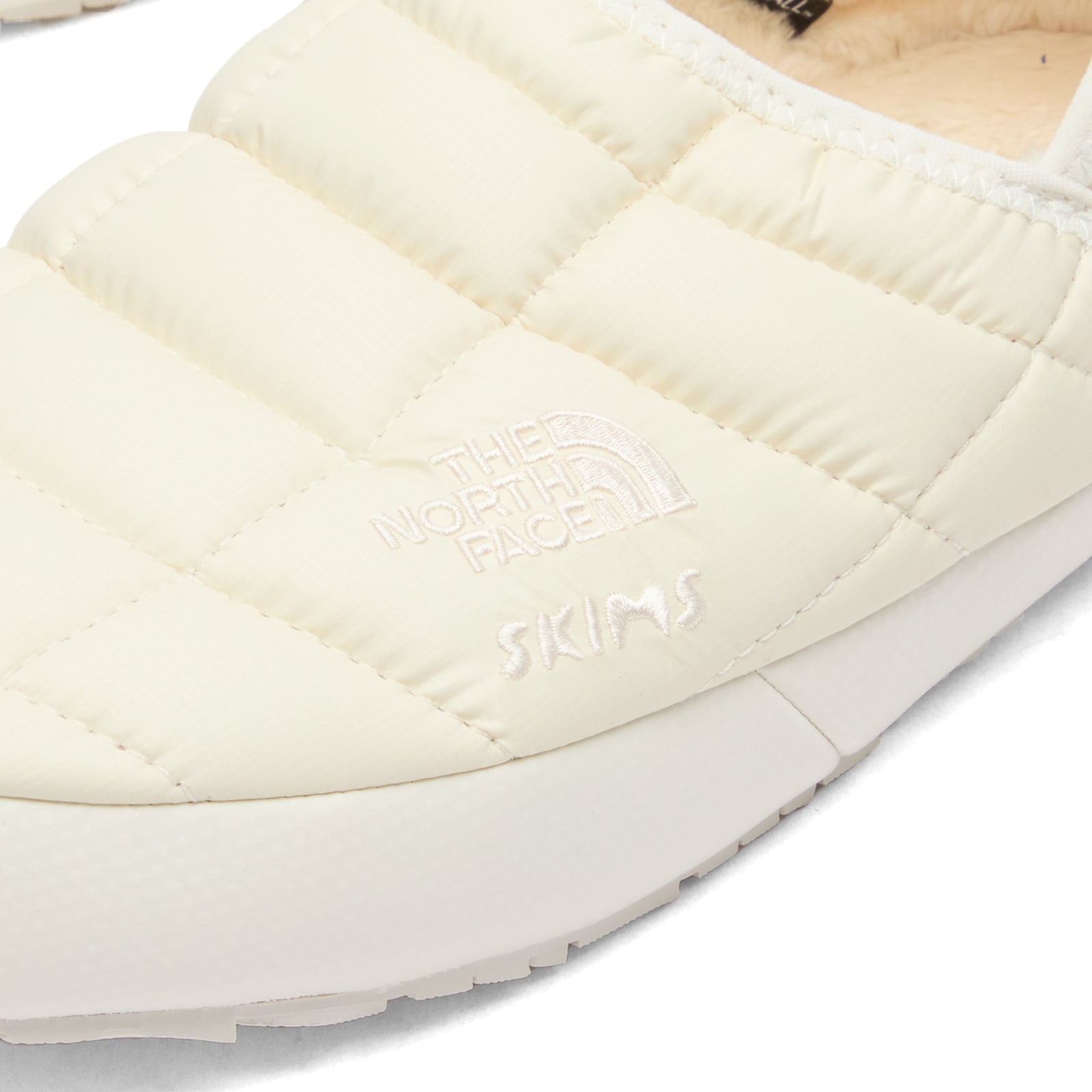 The North Face Thermoball Traction Mule V SKIMS Bone (Women's) — foto 4