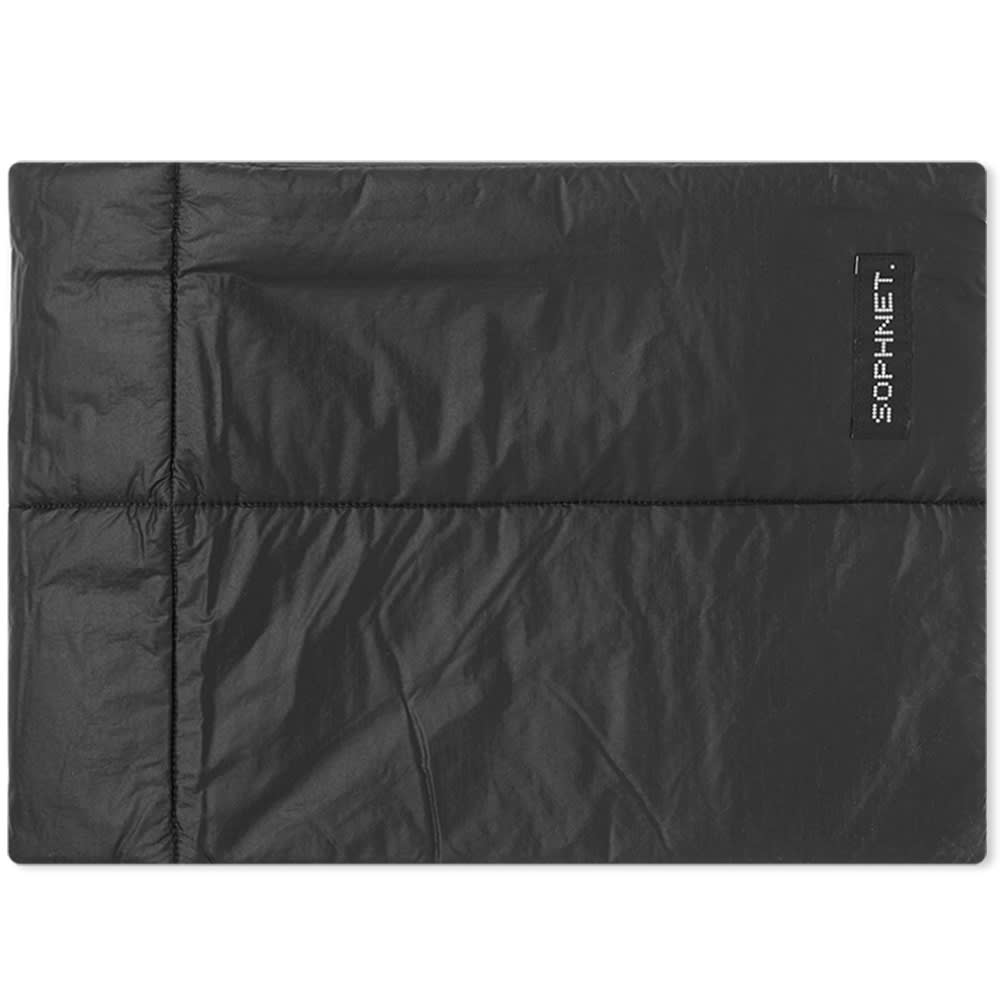 Creating streetwear influenced by outdoor apparel, SOPHNET. presents this nylon ripstop scarf for AW19. Upholding the brand’s functionality-focused philosophy, it boasts Polartec® fill for supreme warmth, while a vibrant cobalt patch pocket – perfect for storing your phone or gloves – rounds off the minimal accessory with a pop of colour.100% NylonRipstop FabricSynthetic FillPatch PocketWoven Brand Patch