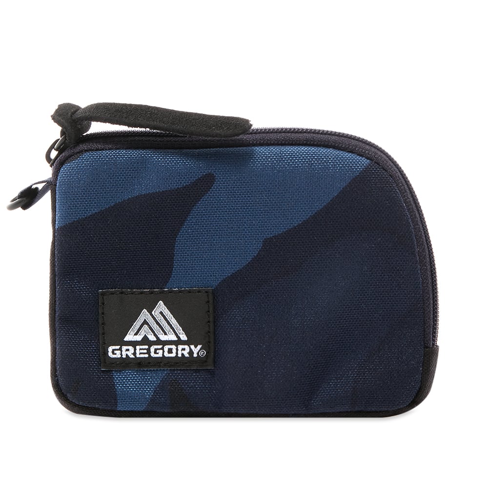 Made in collaboration with adventurous American brand GREGORY, this SOPHNET. wallet has been crafted from camo patterned CORDURA® nylon. Secured with a trusty zipper, it’s the perfect piece to stow away your cards, coins and notes. 

100% Nylon 
CORDURA® Fabric 
Zip Closure 
Woven Brand Patch 
Card Slot