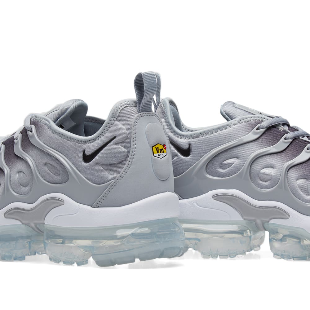 nike air vapormax plus grey