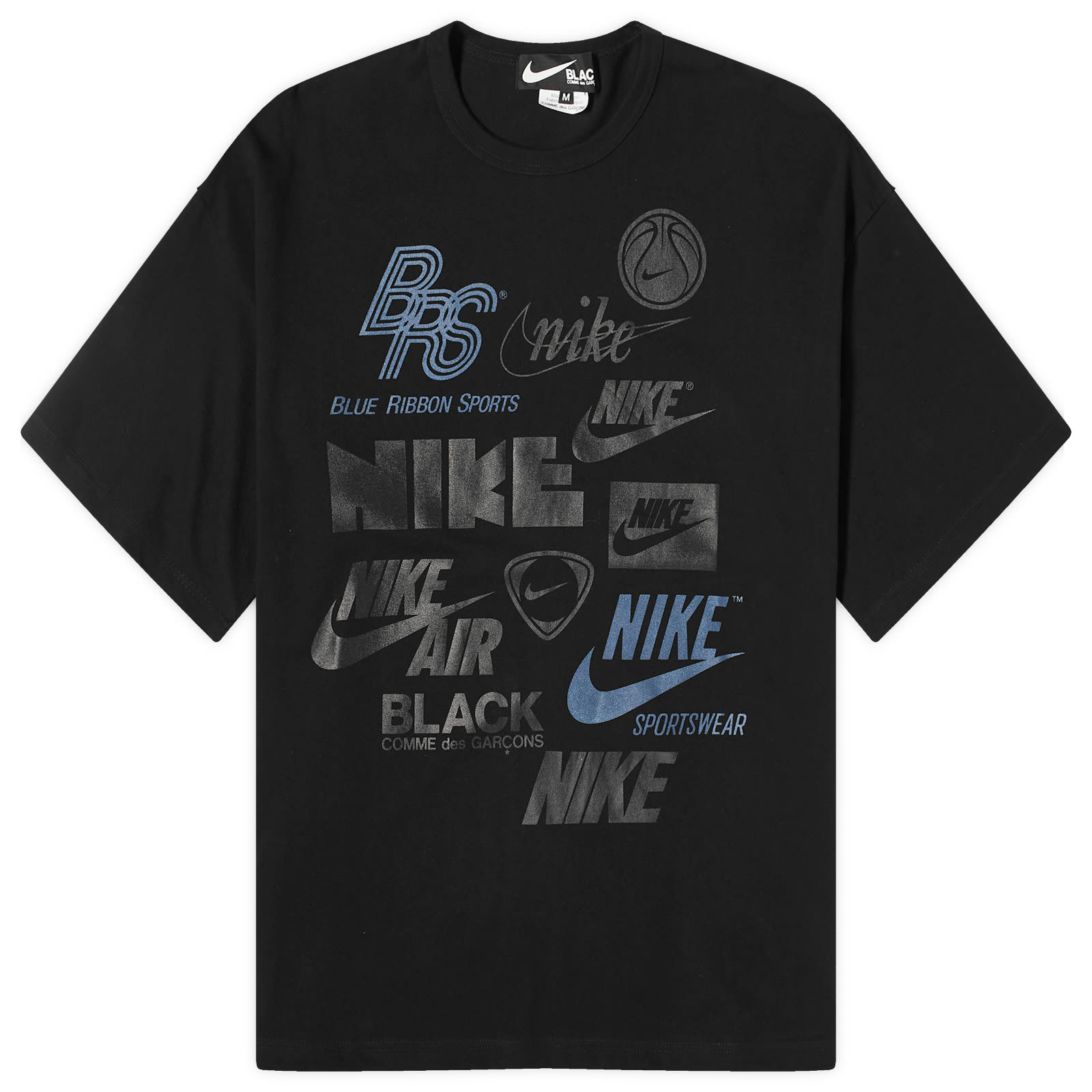 【COMME des GARCONS】 X ナイキロゴプリントT シャツ(関税込み) COMME des GARCONS BLACK x Nike Tee in White | FWRD