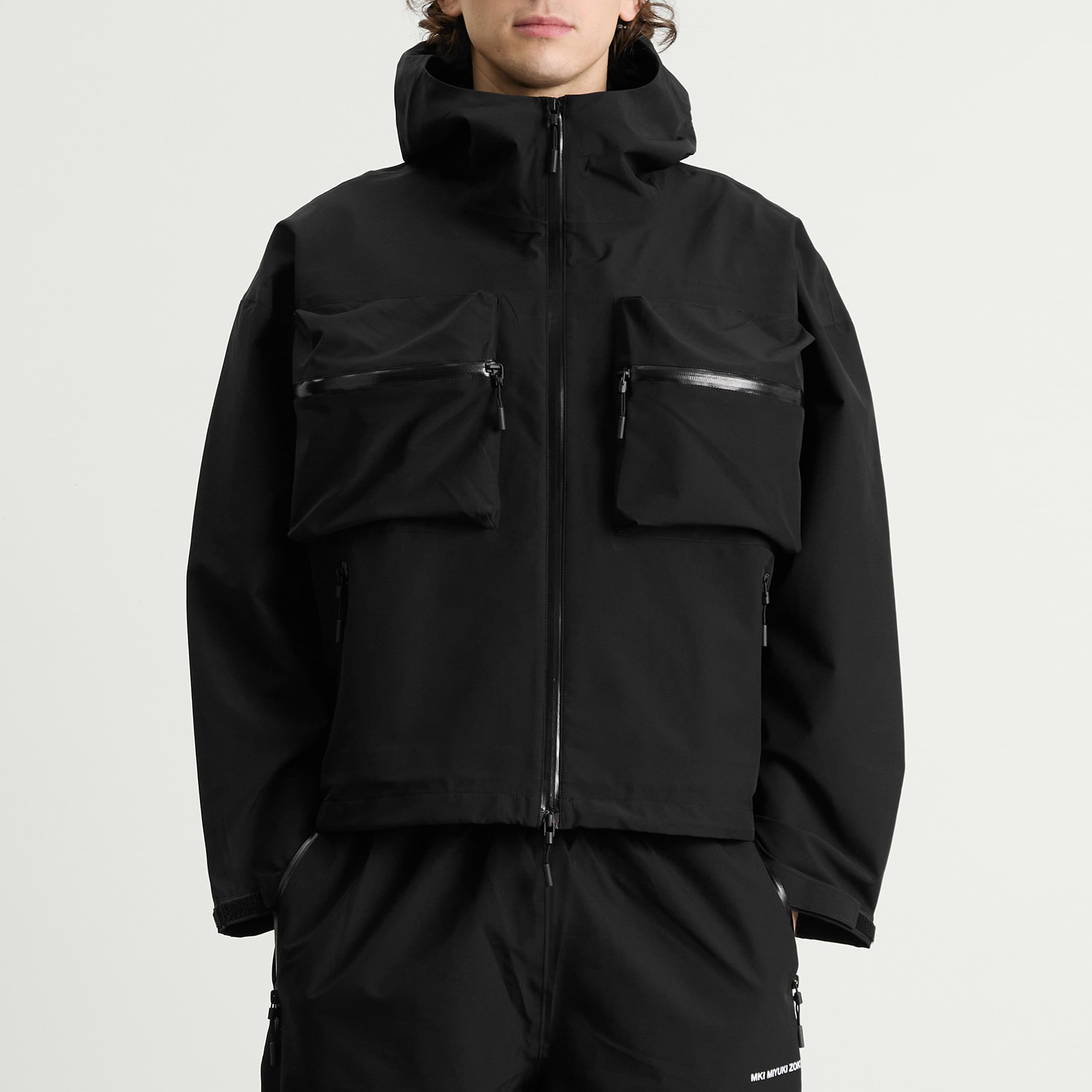 https://media.endclothing.com/media/catalog/product/2/1/21-10-2025-JW_MKI-SHEBOXJKT-BLK_6_1.jpg