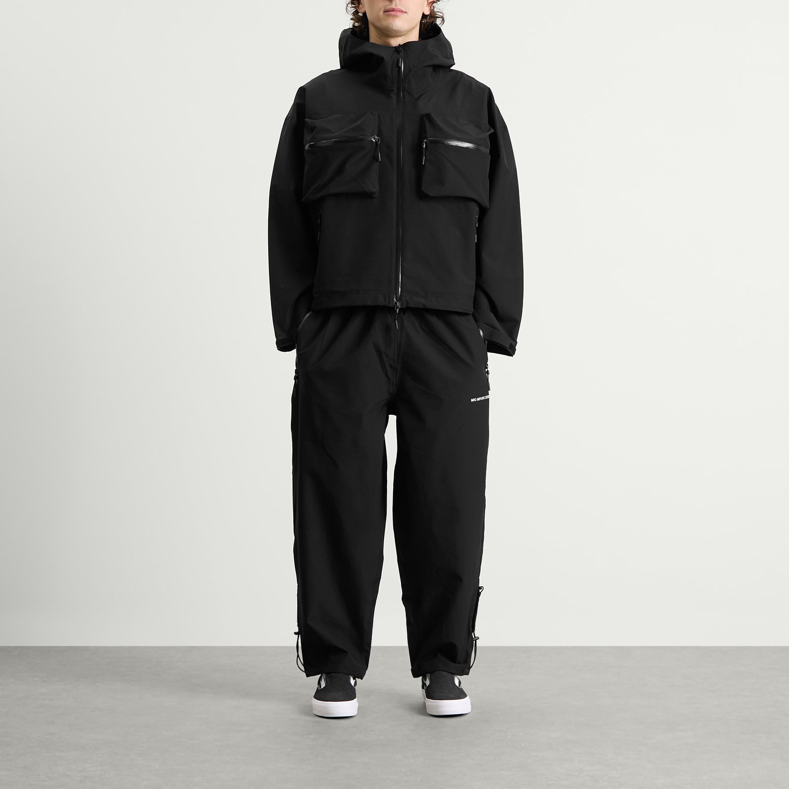 https://media.endclothing.com/media/catalog/product/2/1/21-10-2025-JW_MKI-SHEBOXJKT-BLK_m8_1.jpg