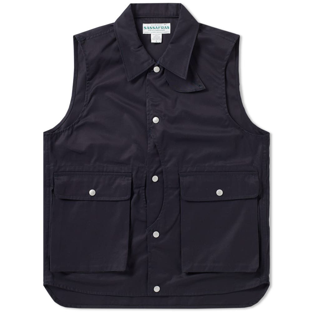 A concept that goes far beyond garden attire, Sassafras takes unique elements of workwear and creates functional, comfortable and heavy duty clothing. A niche Japanese label that started out in 2004, has now established itself in rich clothing intended for garden use – although it works just as well as part of a stylish, durable wardrobe. The Plant Hunter Vest is constructed from a lightweight yet durable cotton fabric that boasts considerately located pockets fit for gardening tools and everyday essentials alike.

100% Cotton
Full Button Closure
Sassafras Pocket Tag
Multiple Front Utility Pockets
Partial Lining
Multiple Pockets
Made in Japan